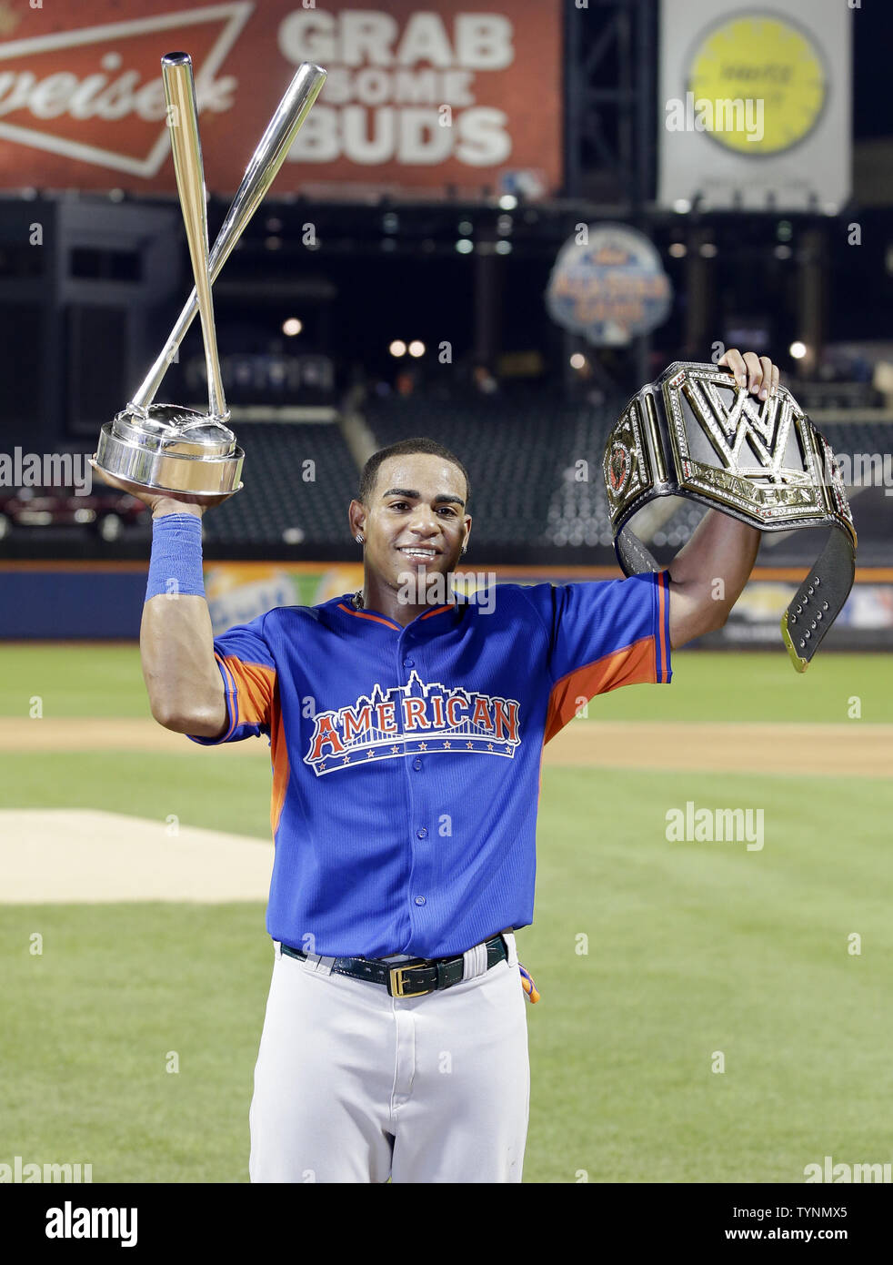 Oakland A's Yoenis Cespedes holds the championship trophy after winning the  Chevrolet Home Run Derby on the eve of the 84th MLB All-Star Game at Citi  Field in New York City on