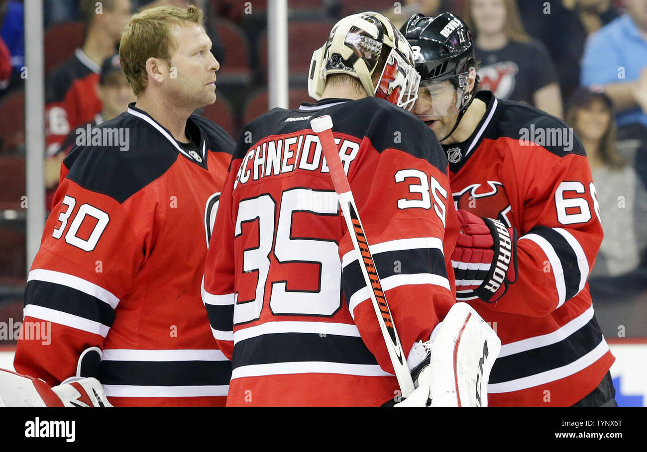 New Jersey Devils goalie Martin Brodeur (30) during the NHL game between  the New Jersey Devils and the Carolina Hurricanes Stock Photo - Alamy