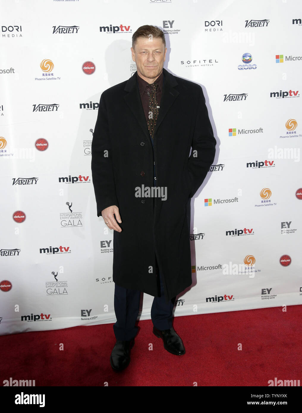 Sean Bean arrives on the red carpet at the 41st International Emmy
