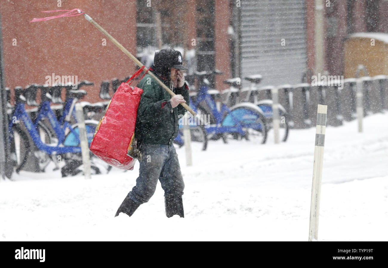 A man fights the wind while walking through the snow down the street in New  York City on January 3, 2014. New Yorkers Friday began to dig out of a  storm that, image size:1300x897