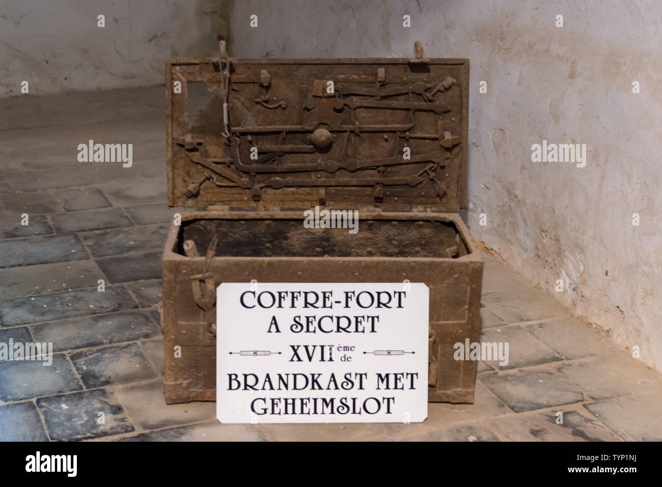 Coffre fort hi-res stock photography and images - Alamy