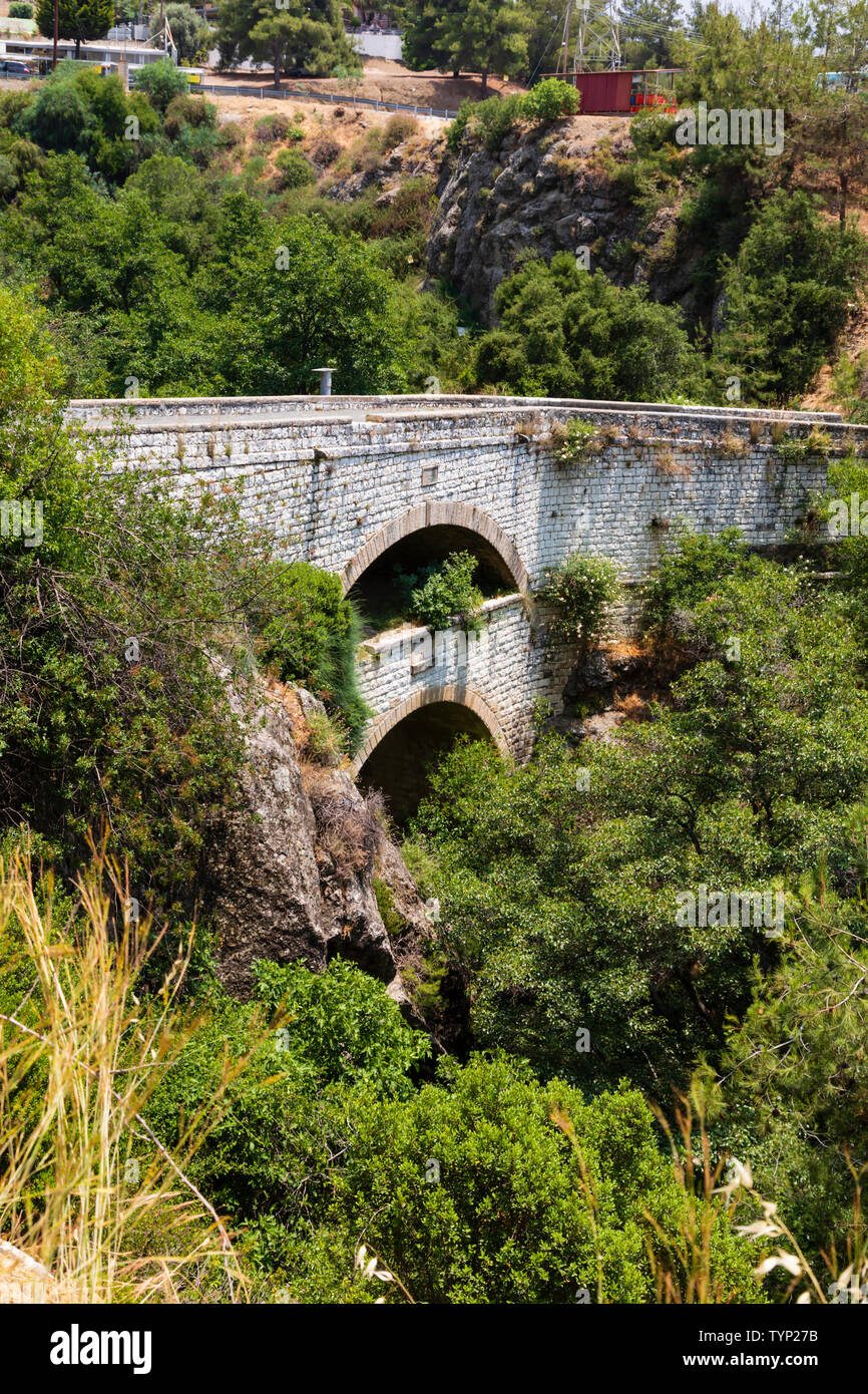 Trimiklini double bridge over the Kouris River, limassol district, Troodos, Cyprus Stock Photo