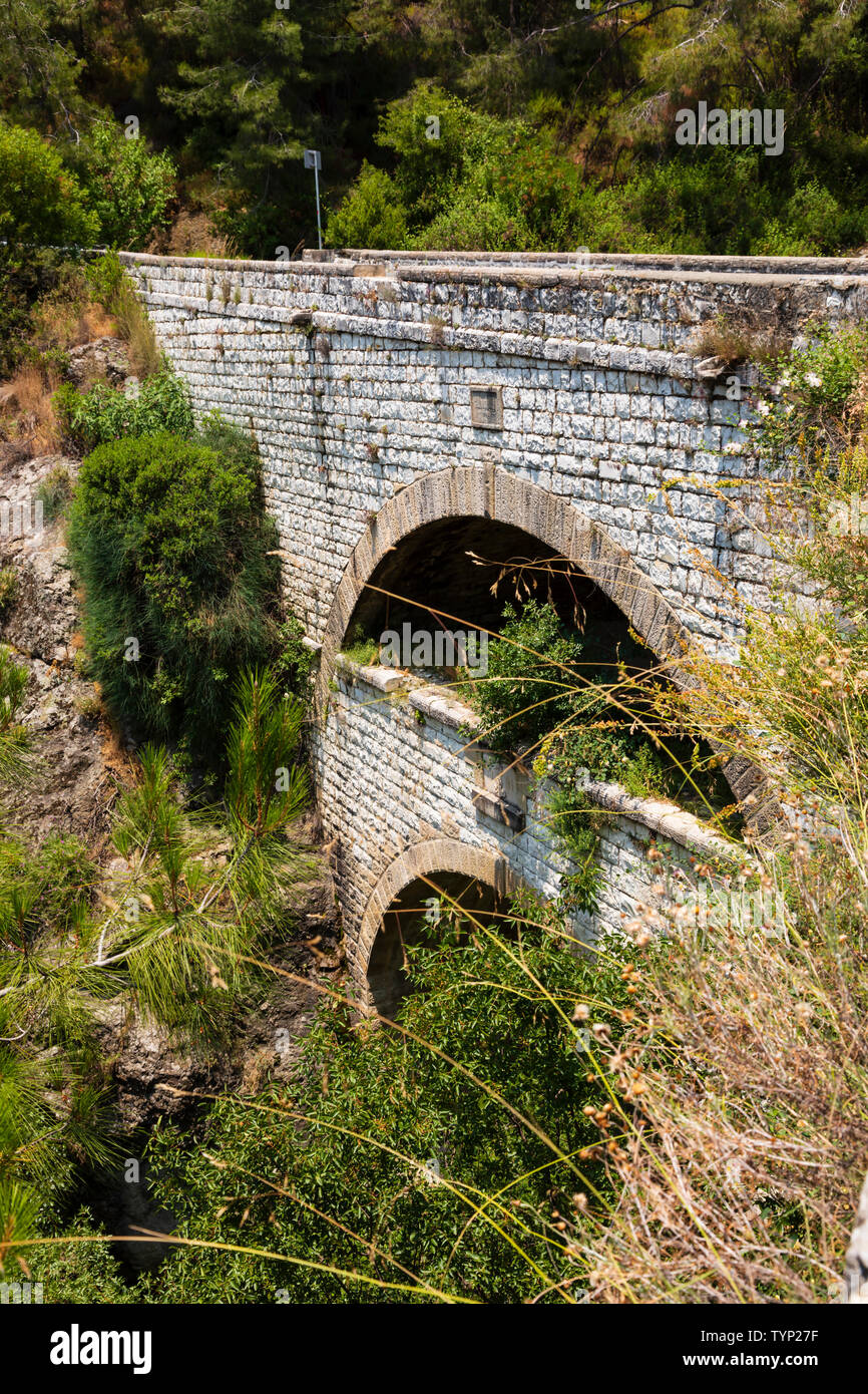 Trimiklini double bridge over the Kouris River, limassol district, Troodos, Cyprus Stock Photo