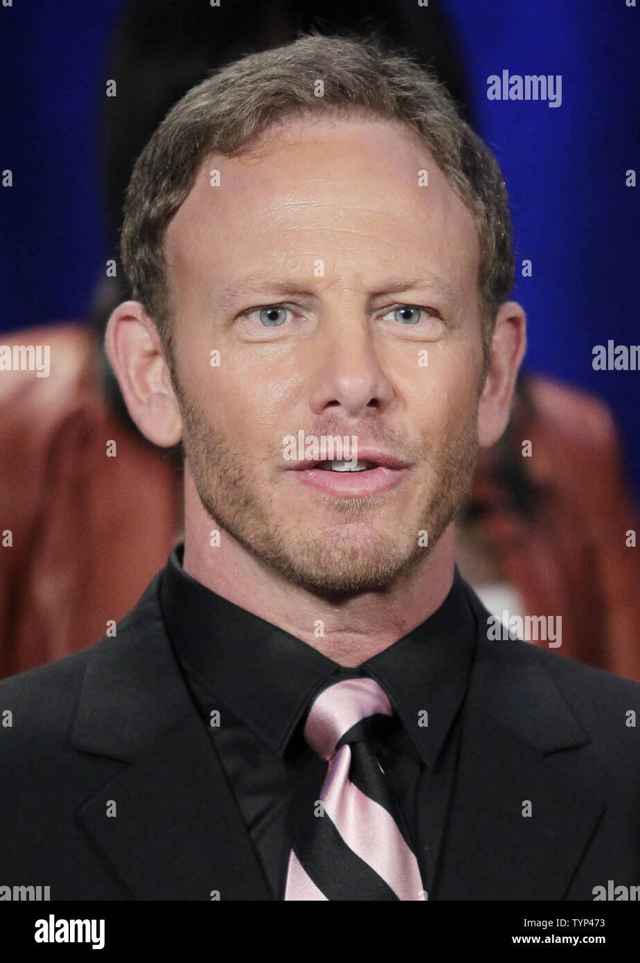 Sits on red carpet hires stock photography and images Alamy(02)