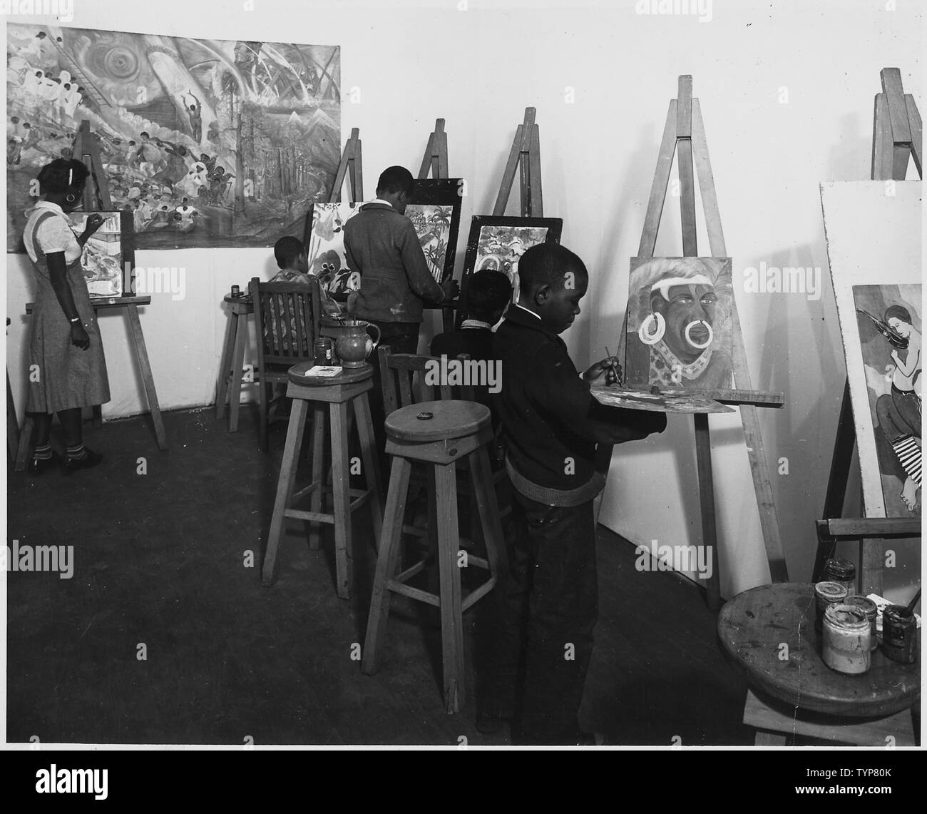 WPA: FAP: kids involved in painting and sculptures based upon spirituals:  Jacksonville, Florida, Extension Art Gallery Stock Photo - Alamy