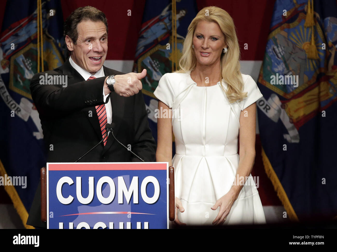 New York Governor Andrew Cuomo And Wife Sandra Lee Celebrate On The Stage After Cuomo Is Re Elected As New York Governor At The Sheraton New York Times Square Hotel In New York