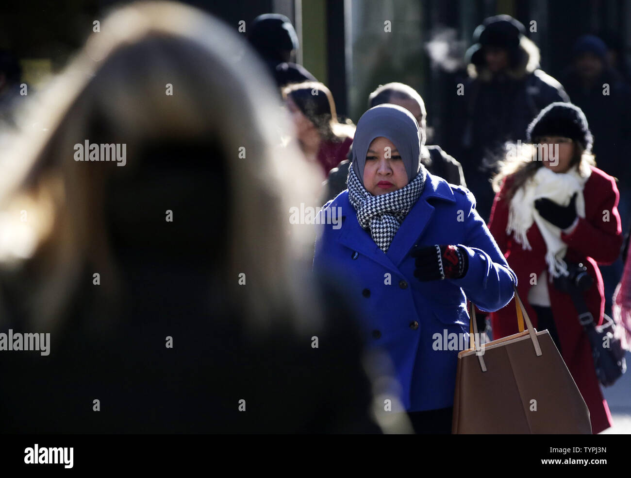 Page 3 Bundled Up For Cold High Resolution Stock Photography And Images Alamy