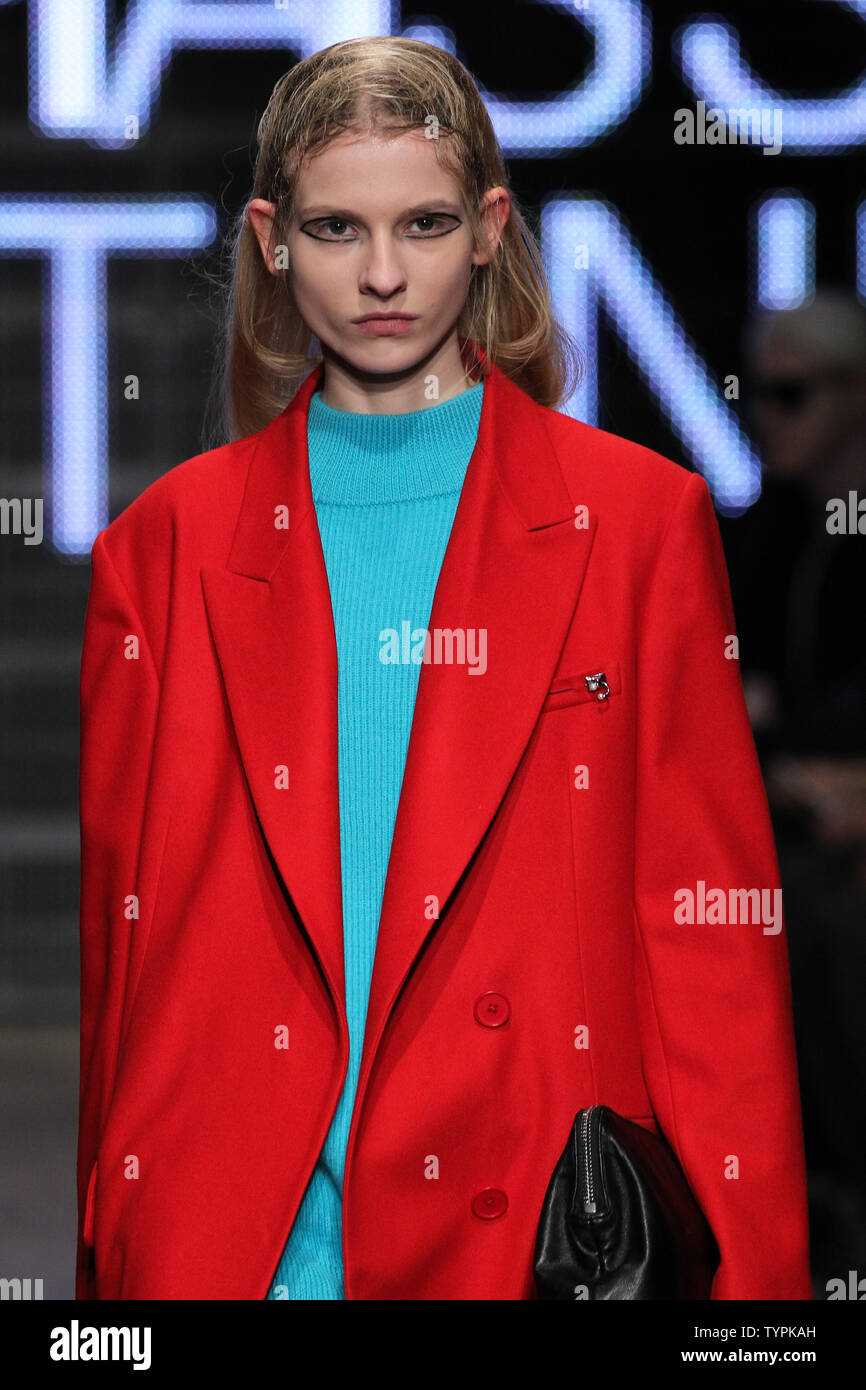 Dkny fashion show hi-res stock photography and images - Alamy