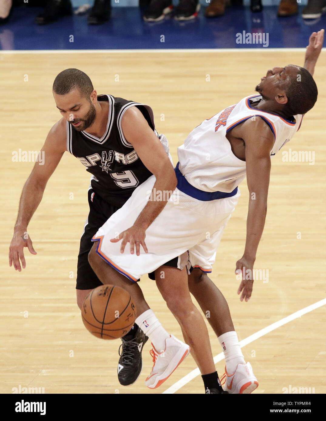 Game Between The New-yYork Knicks And The Antonio Spurs At Madison