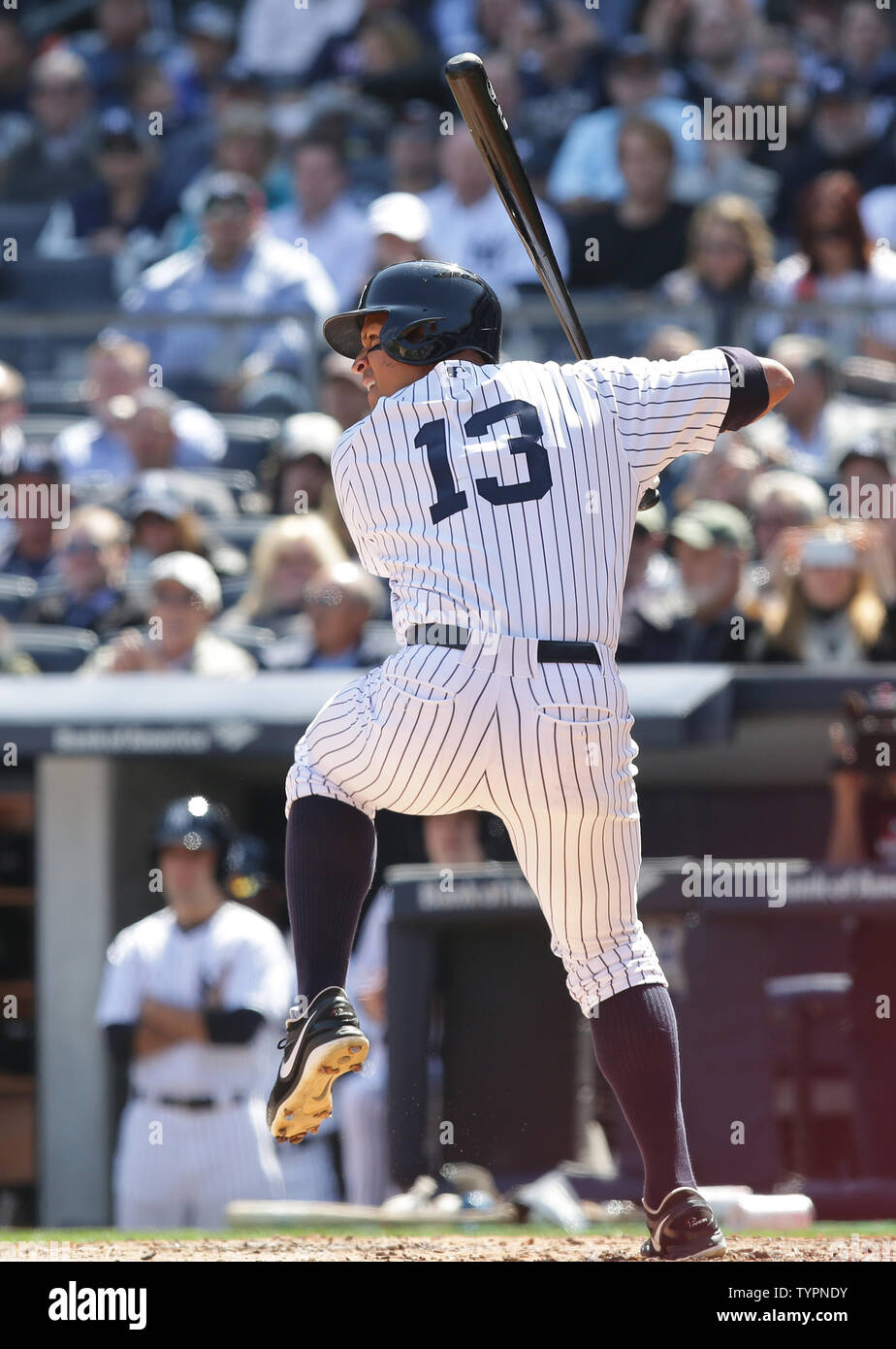 Bernie Williams Outfielder New York Yankees Game Action Regular Season –  Stock Editorial Photo © ProShooter #200381750