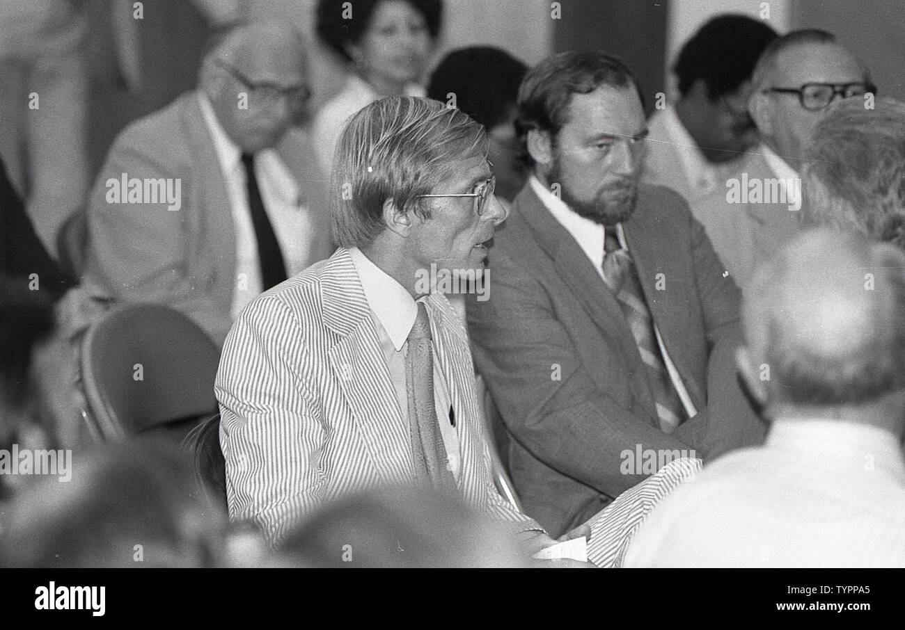 group-of-people-at-a-meeting-close-up-img-9-11-78-leg-brown-bag