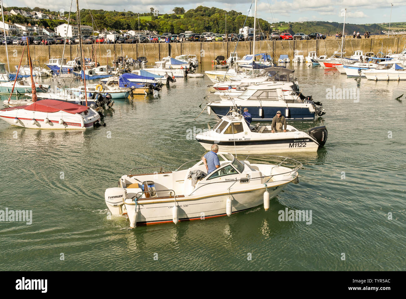 SAUNDERSFOOT, PEMBROKESHIRE, WALES - AUGUST 2018: Small boats moving in the harbour in Saundersfoot, West Wales, Stock Photo