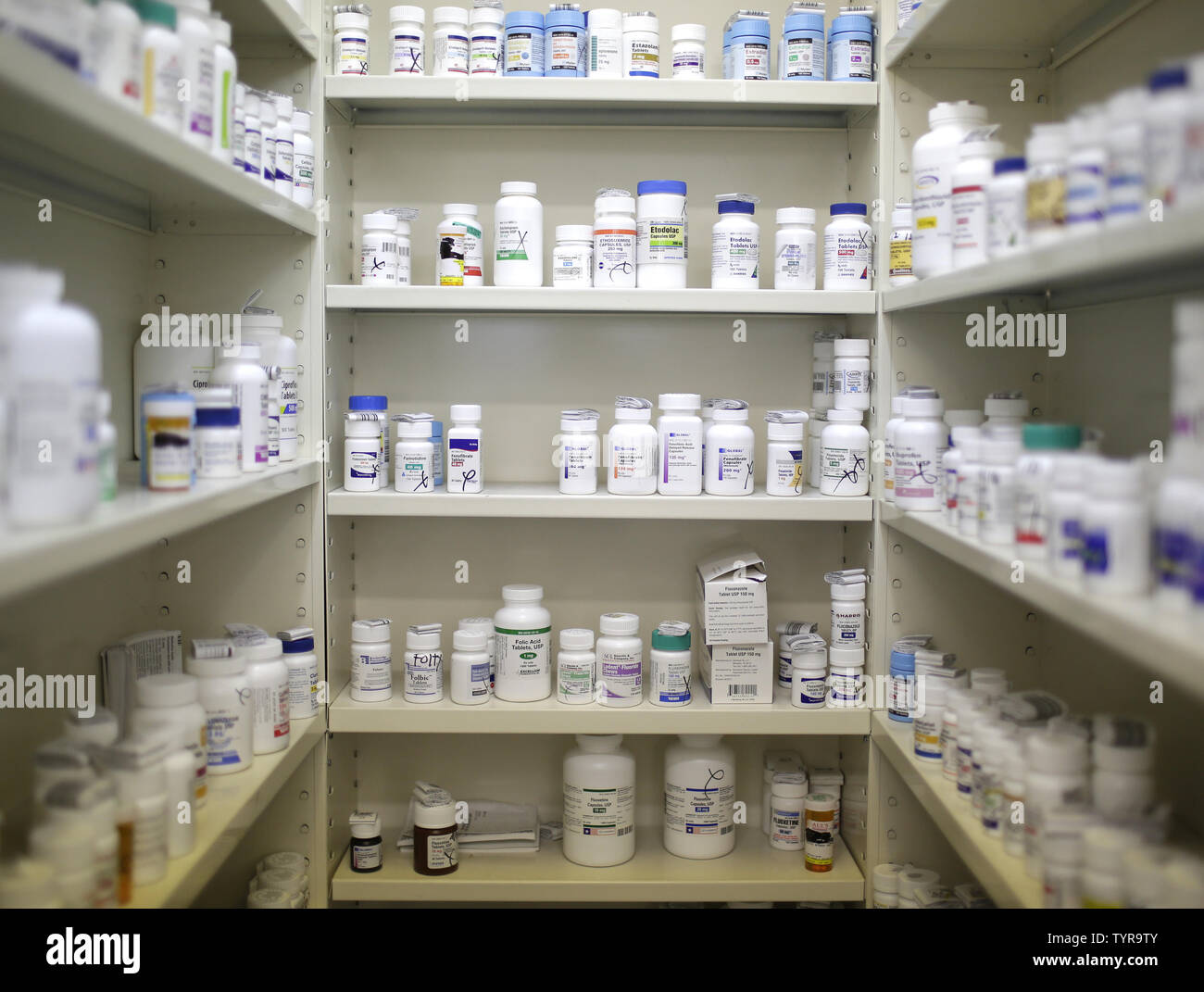 Pharmacy painkillers on a shelf hires stock photography and images Alamy