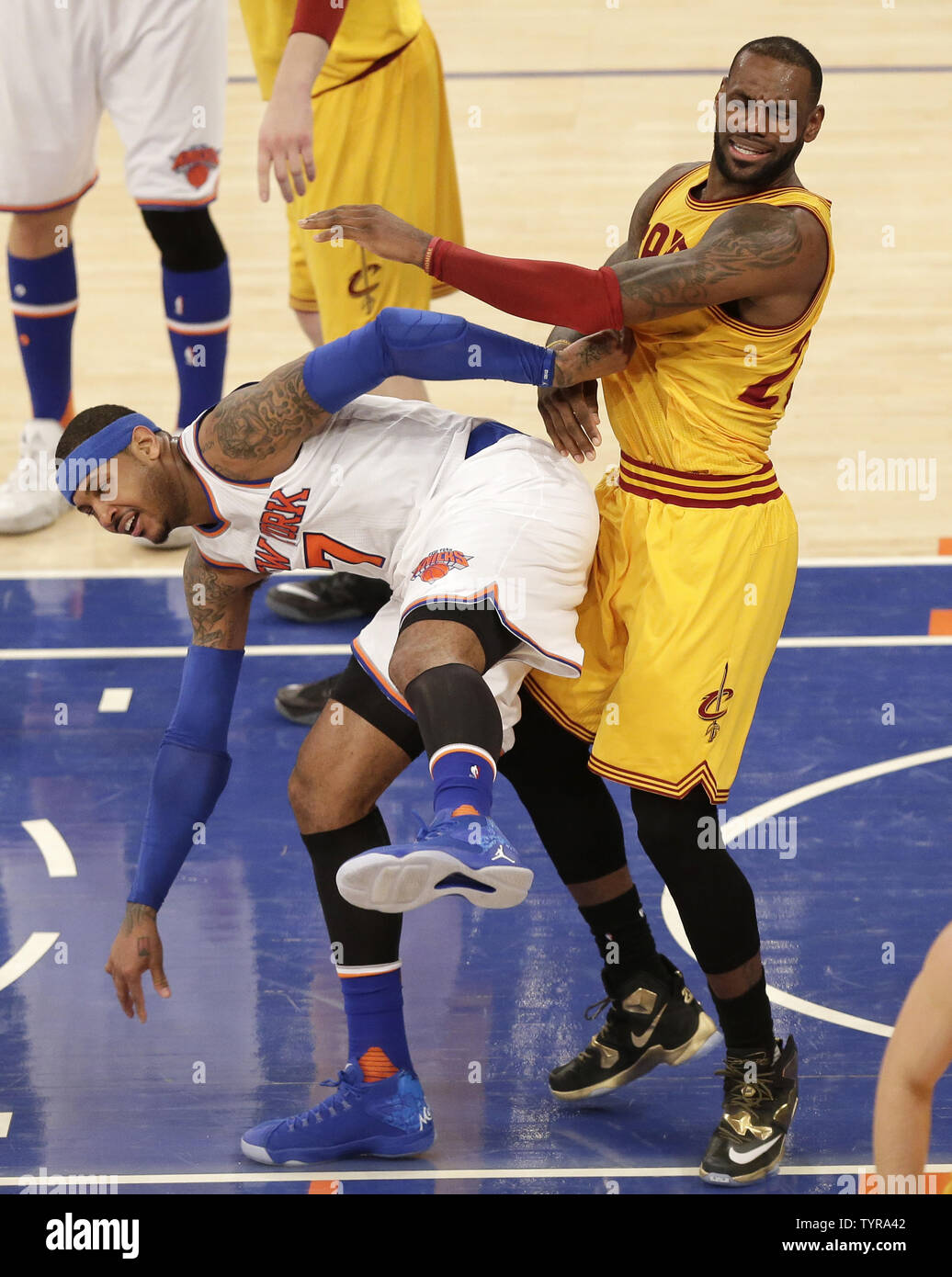 Lebron james basketball playing hi-res stock photography and images - Alamy