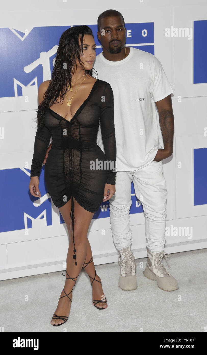 Kim Kardashian West And Kanye West Arrive On The Red Carpet