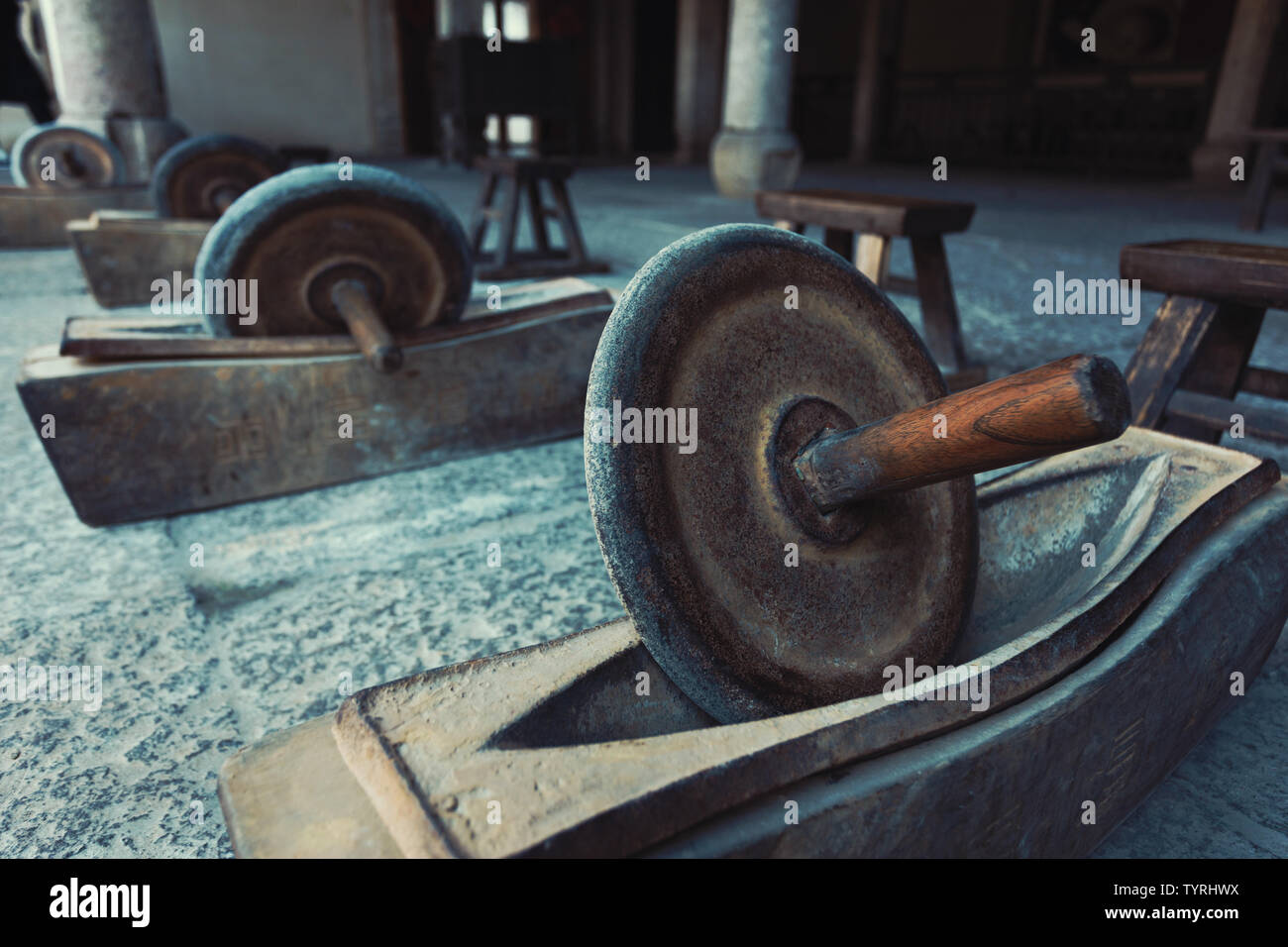 Chinese herbal medicine grinder Stock Photo Alamy