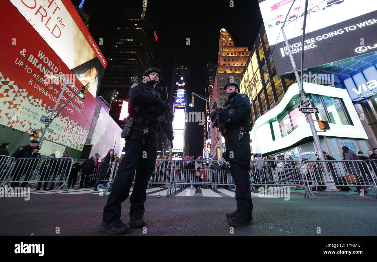 NYPD Police officers stand in Times Square on New Year's Eve in New ...