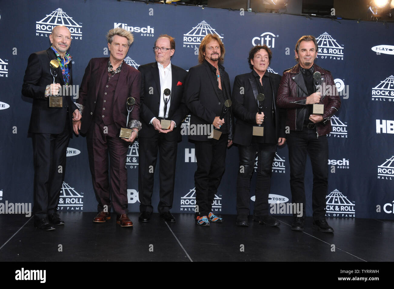 Inducties Steve Smith, Ross Valory, Aynsley Dunbar, Gregg Rolie, Neal Schon and Jonathan Cain of Journey arrive in the press room at the 32nd annual Rock and Roll Hall of Fame induction ceremonies at Barclays Center on April 7, 2017 in New York City.    UPI Photo Stock Photo