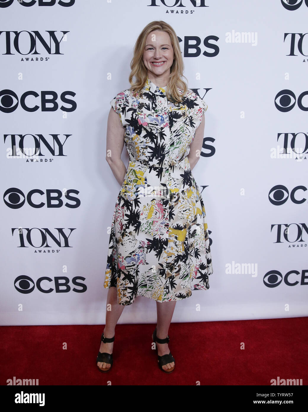 laura-linney-arrives-on-the-red-carpet-at-the-2017-tony-awards-meet-the