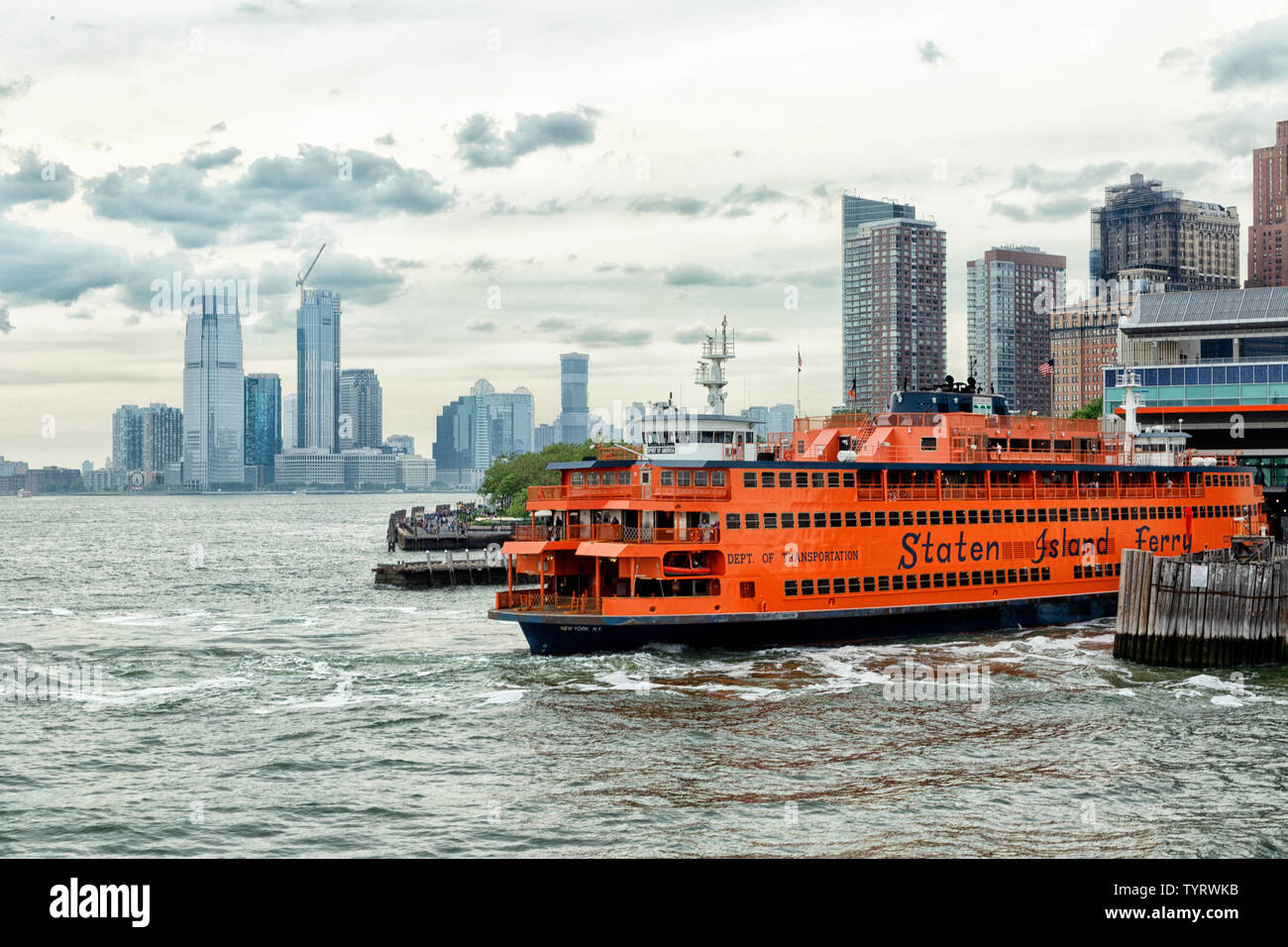 The Staten Island Ferry is a passenger ferry route that transports commuters between New York Harbor between Manhattan and Staten Island Stock Photo