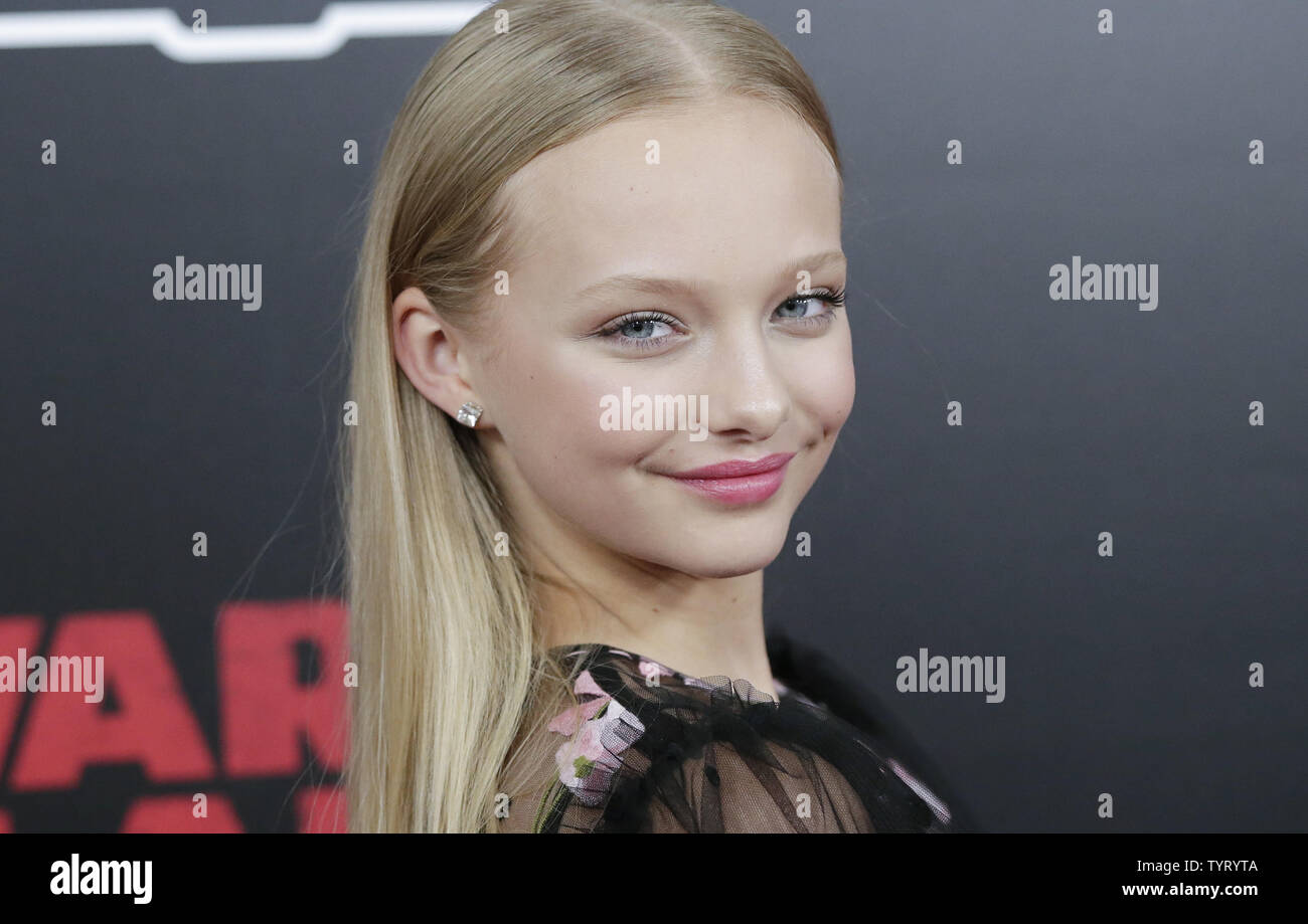 Amiah Miller arrives on the red carpet at 'War for the Planet Of The