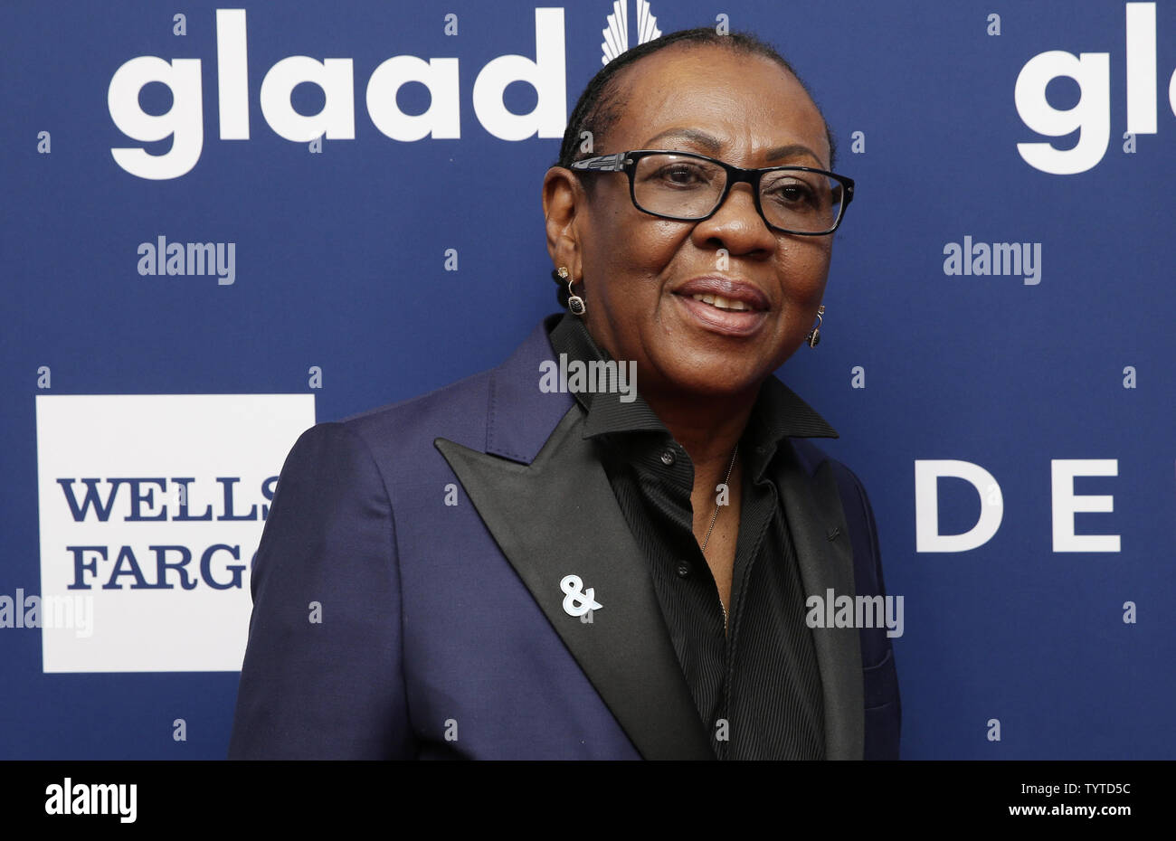 Gloria Carter arrives on the red carpet at the 29th Annual GLAAD Media
