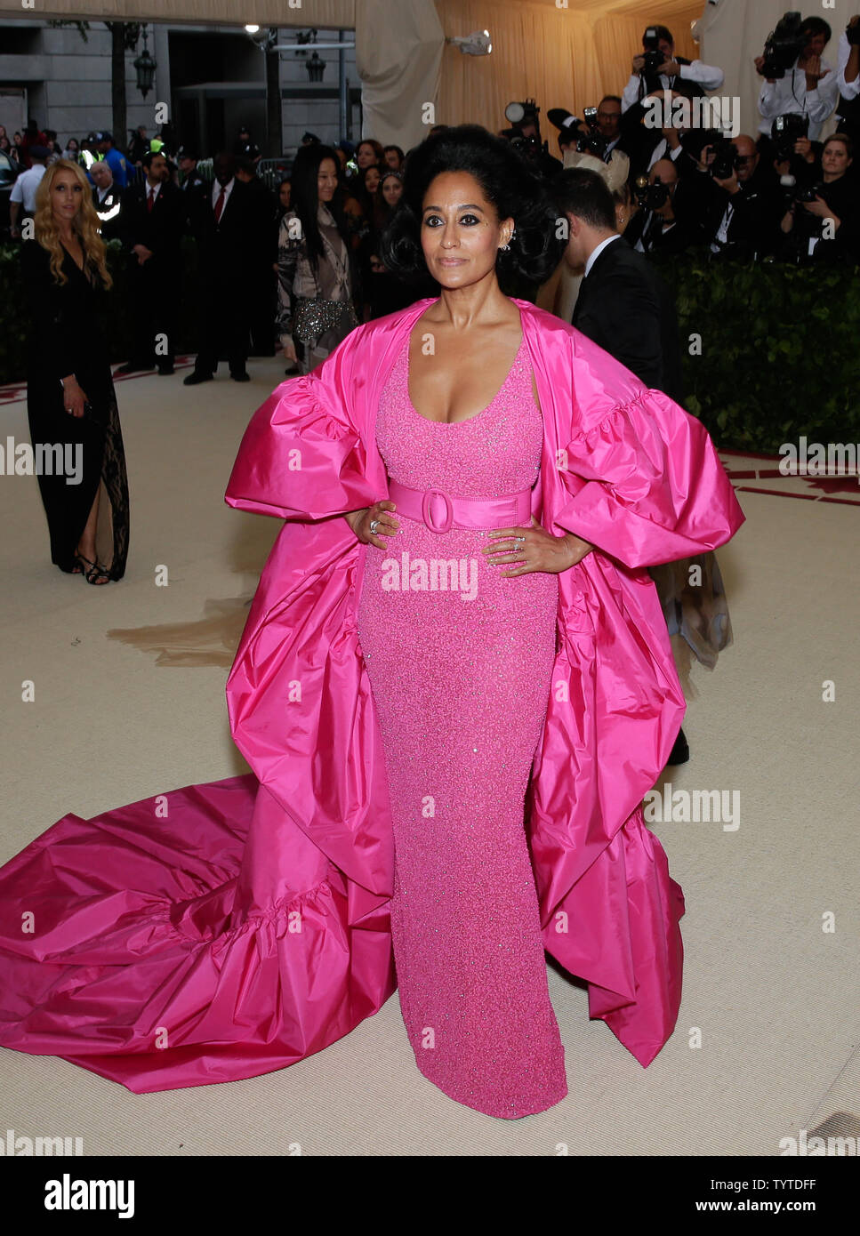 Tracee Ellis Ross arrives on the red carpet at The Metropolitan Museum ...