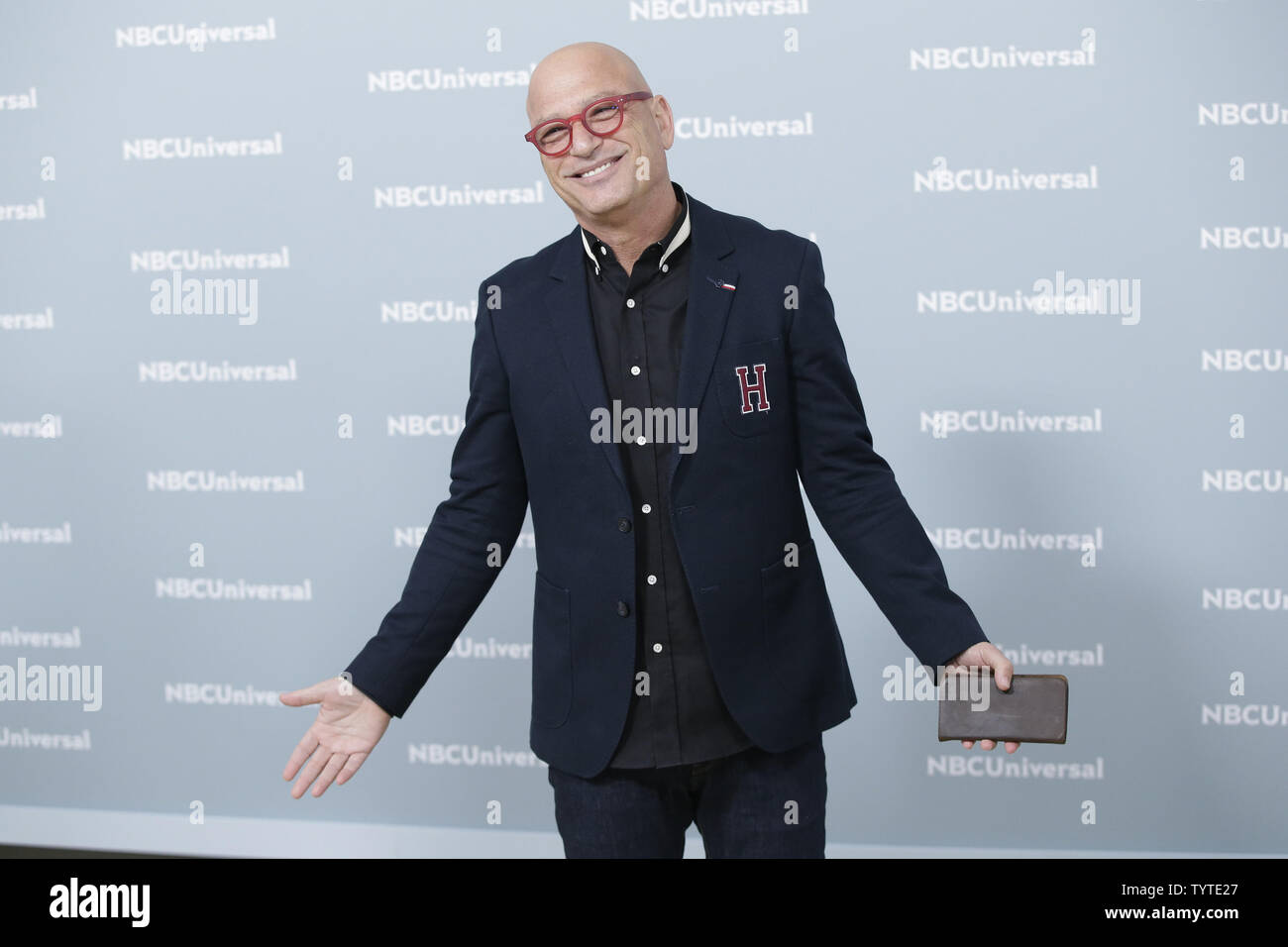 Howie Mandel arrives on the red carpet at the 2018 NBCUniversal Upfront ...