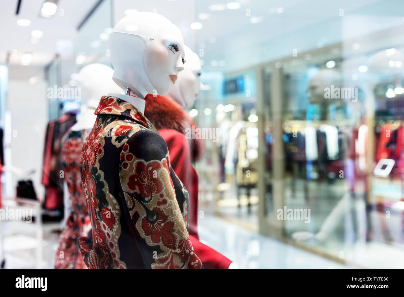 Mannequin in shopping mall Stock Photo Alamy