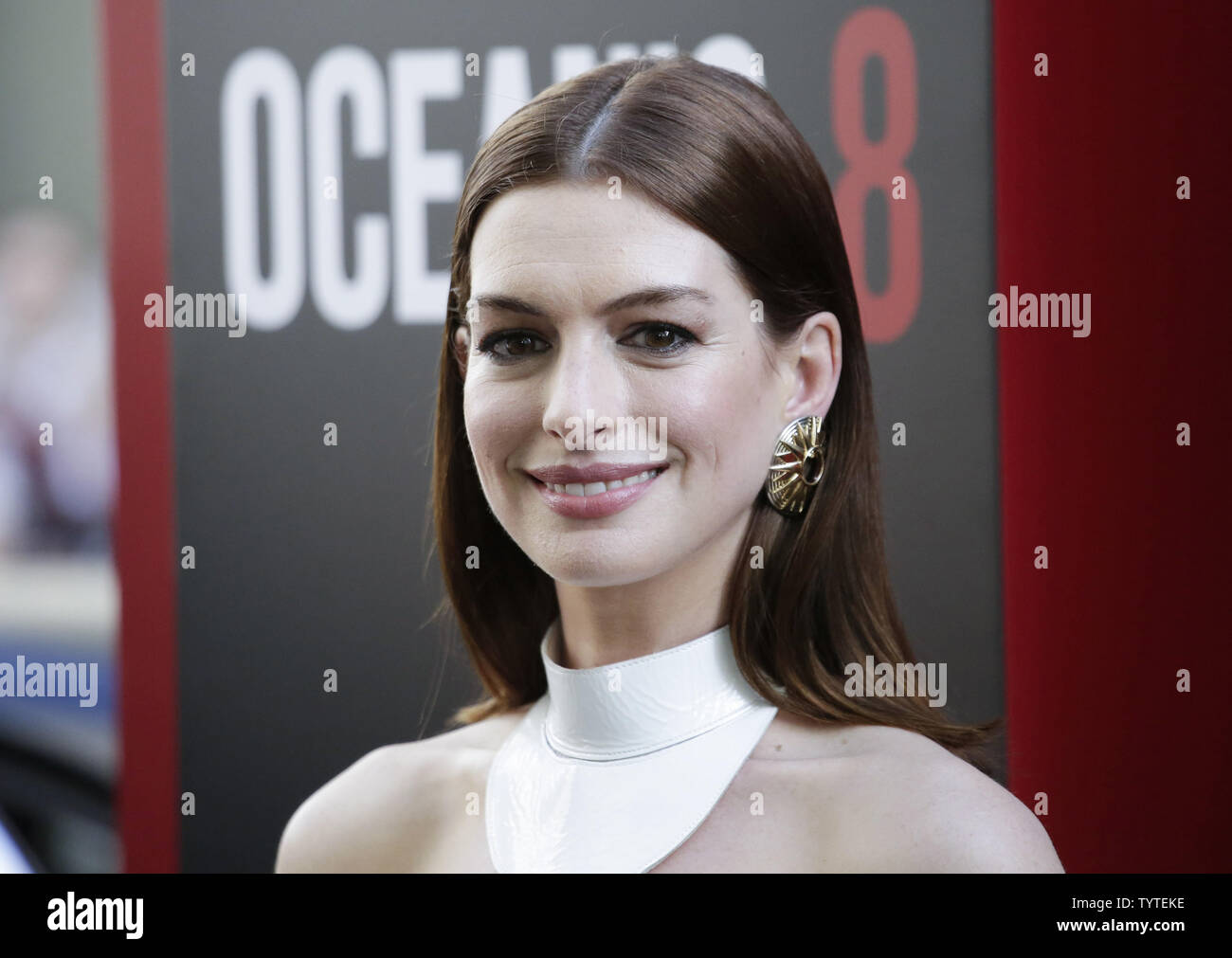 актриса энн хэтэуэй. энн хэтэуэй дипфейк. энн хэтэуэй 2022. энн хэтэуэй дипфейк. энн хэтэуэй хот.