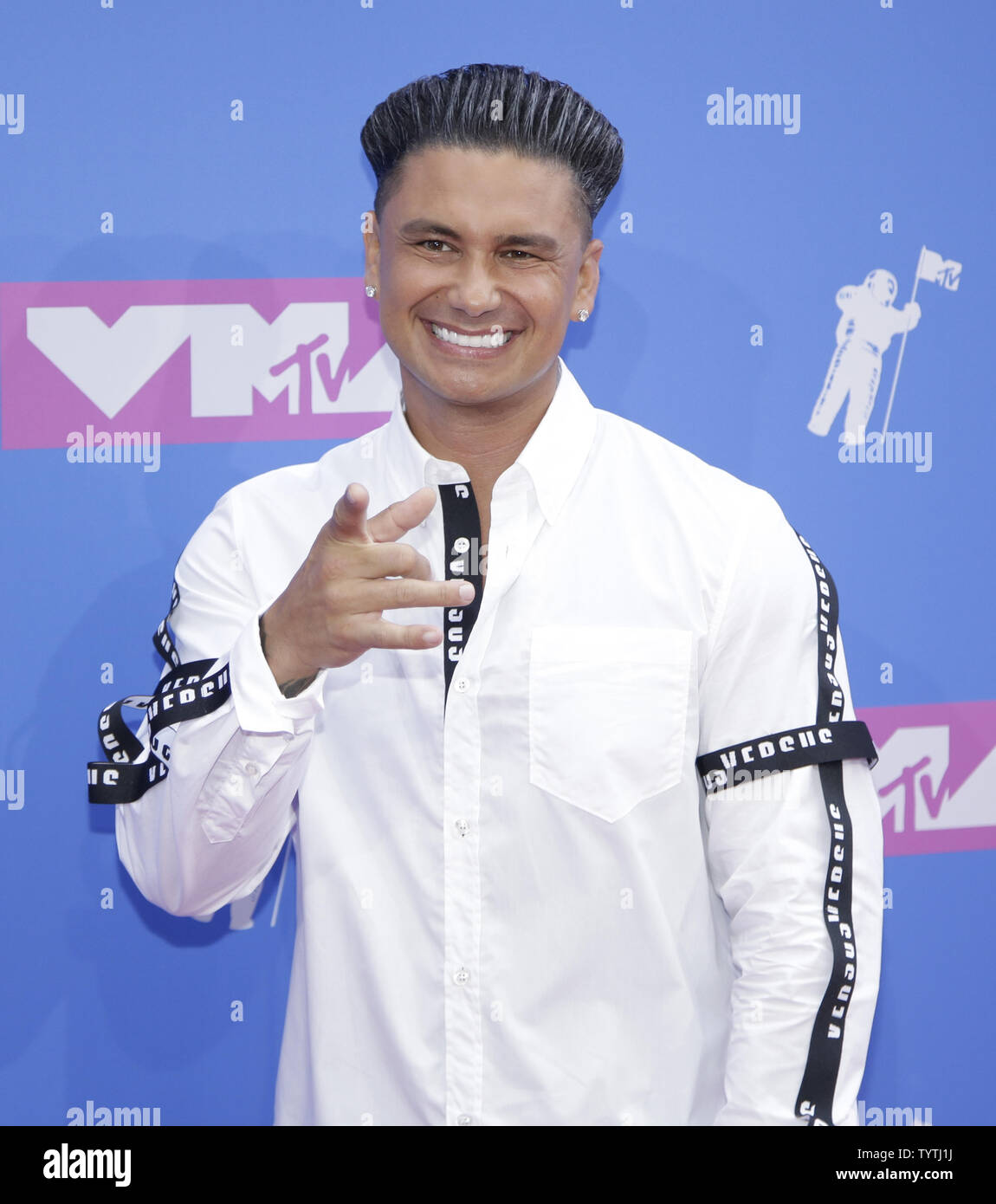 Pauly D arrives on the red carpet at the 35th annual MTV Video Music Awards at Radio City Music 