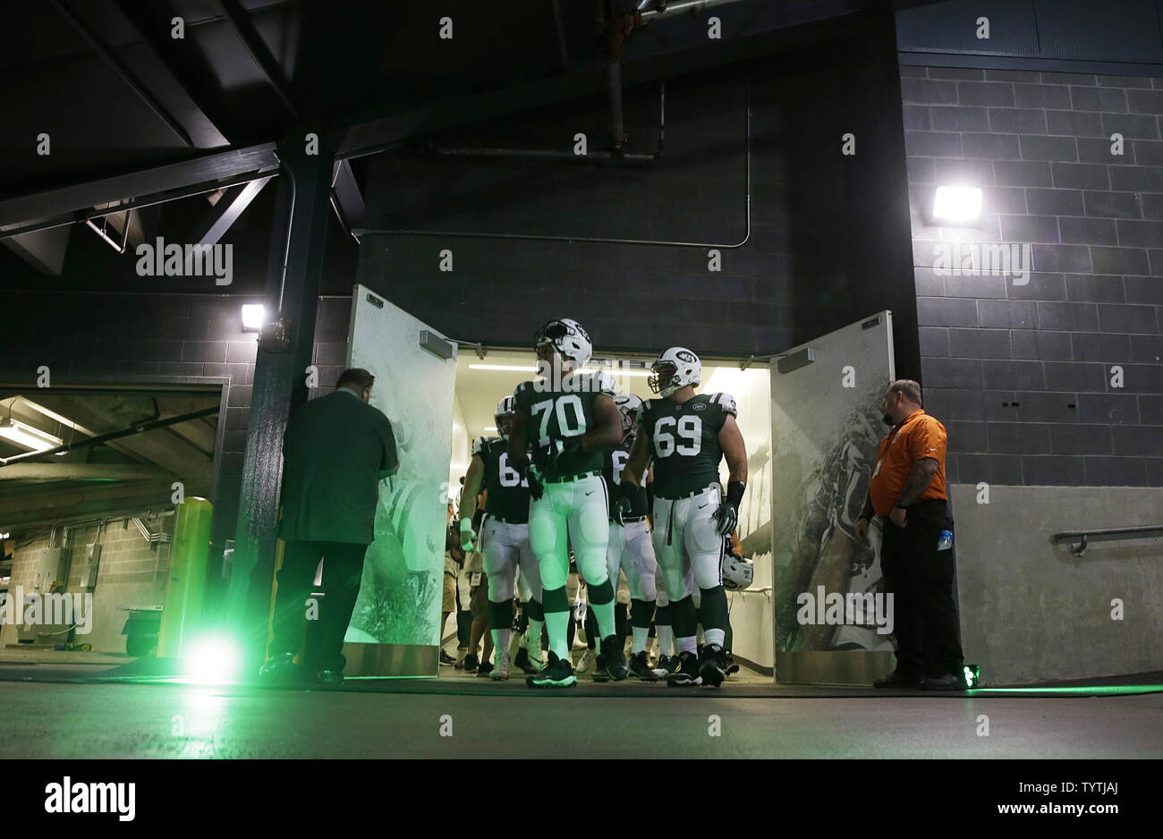 The New York Jets players come out of the locker room before a preseason  game against the New York Giants at MetLife Stadium in East Rutherford, New  Jersey on August 24, 2018., image size:1300x938