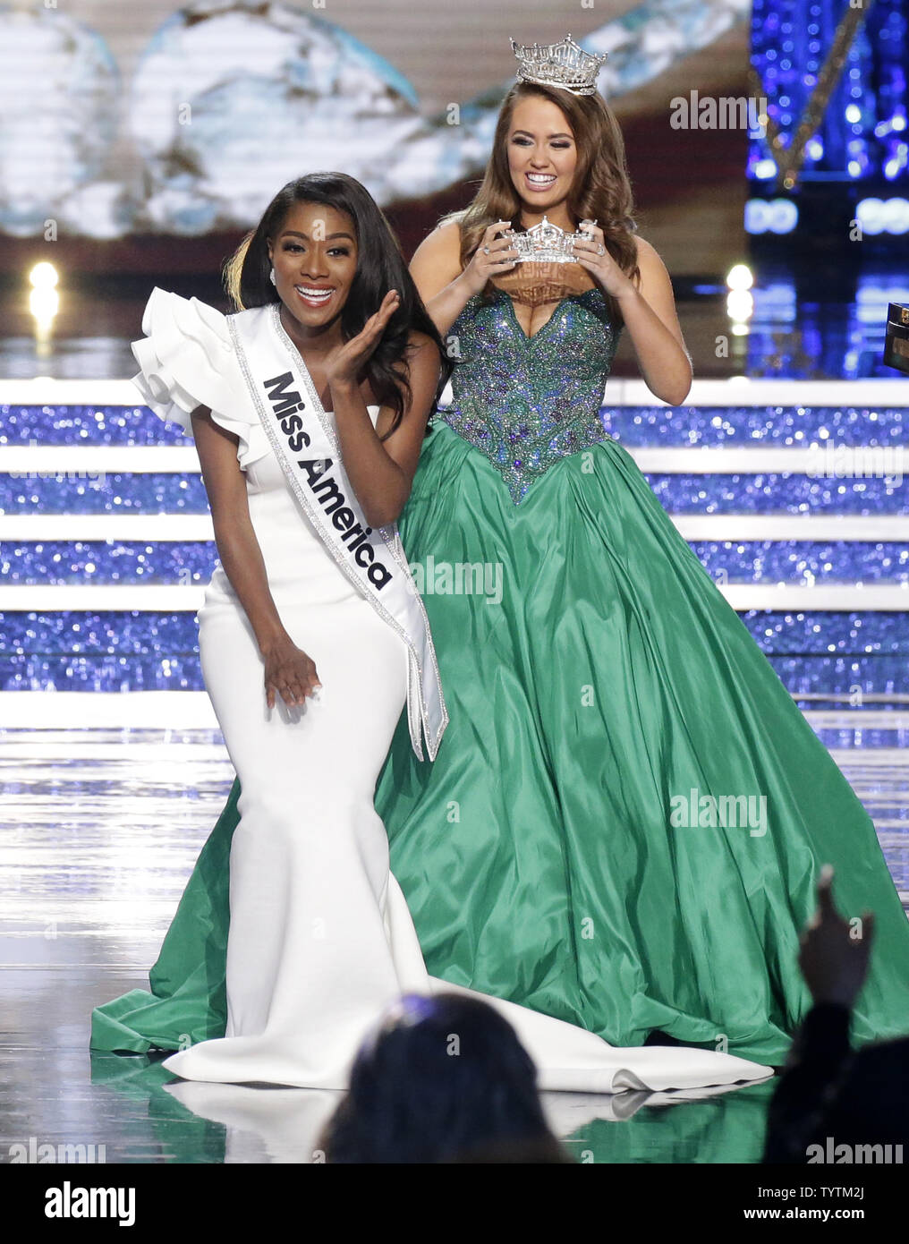 2018 Miss America Cara Mund prepares to place the crown on Miss