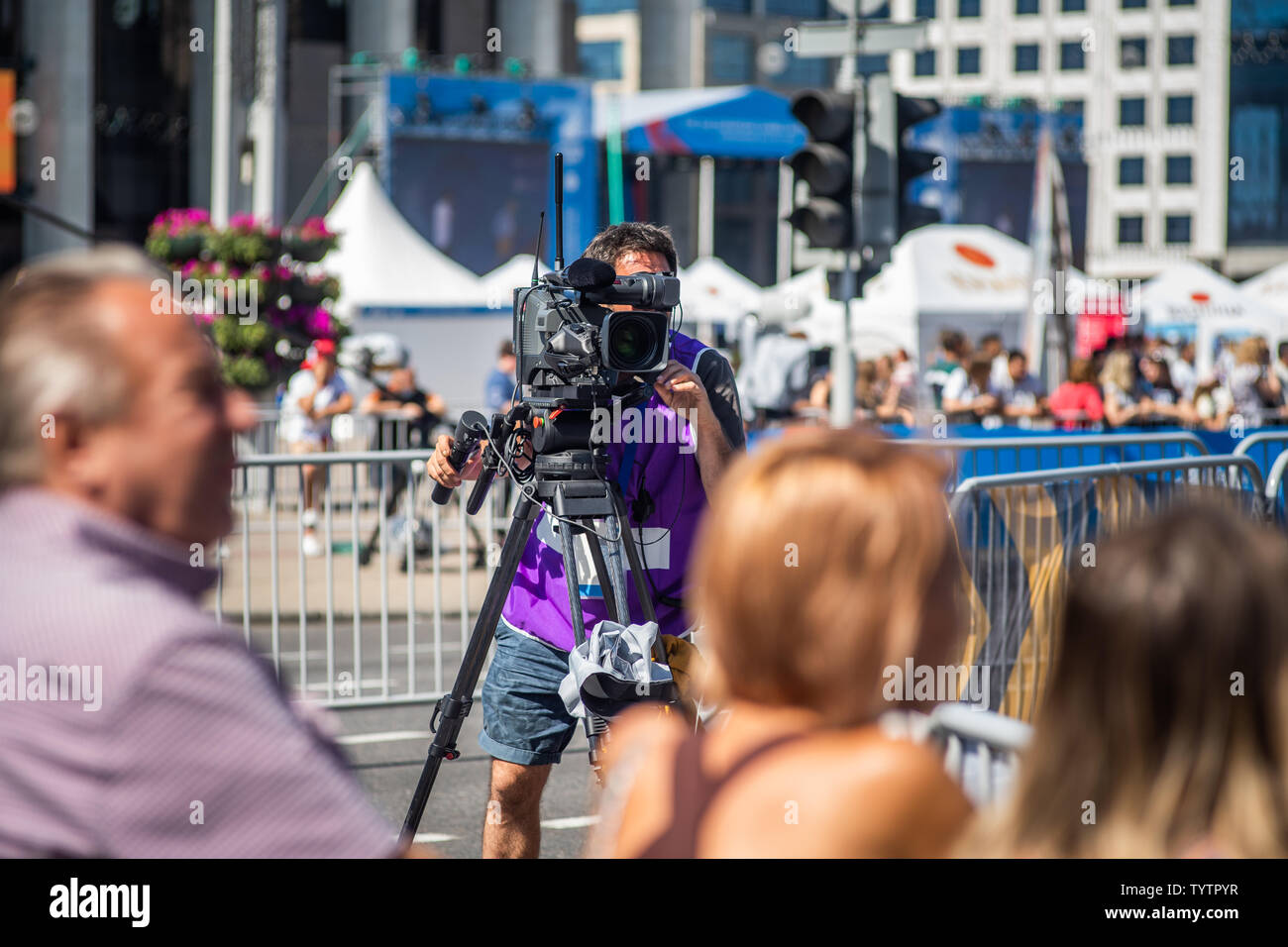 Tv television cameraman camera man hi-res stock photography and images ...