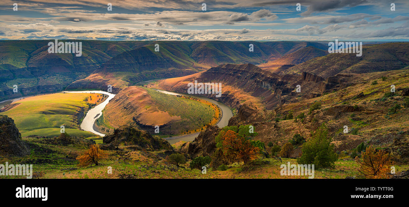 Sunset at the John Day River. The John Day River is a tributary of the Columbia River, approximately 284 miles (457 km) long, in northeastern Oregon i Stock Photo