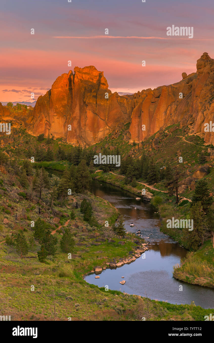 Smith Rock State Park is an American state park located in central Oregon's High Desert near the communities of Redmond and Terrebonne. Its sheer clif Stock Photo