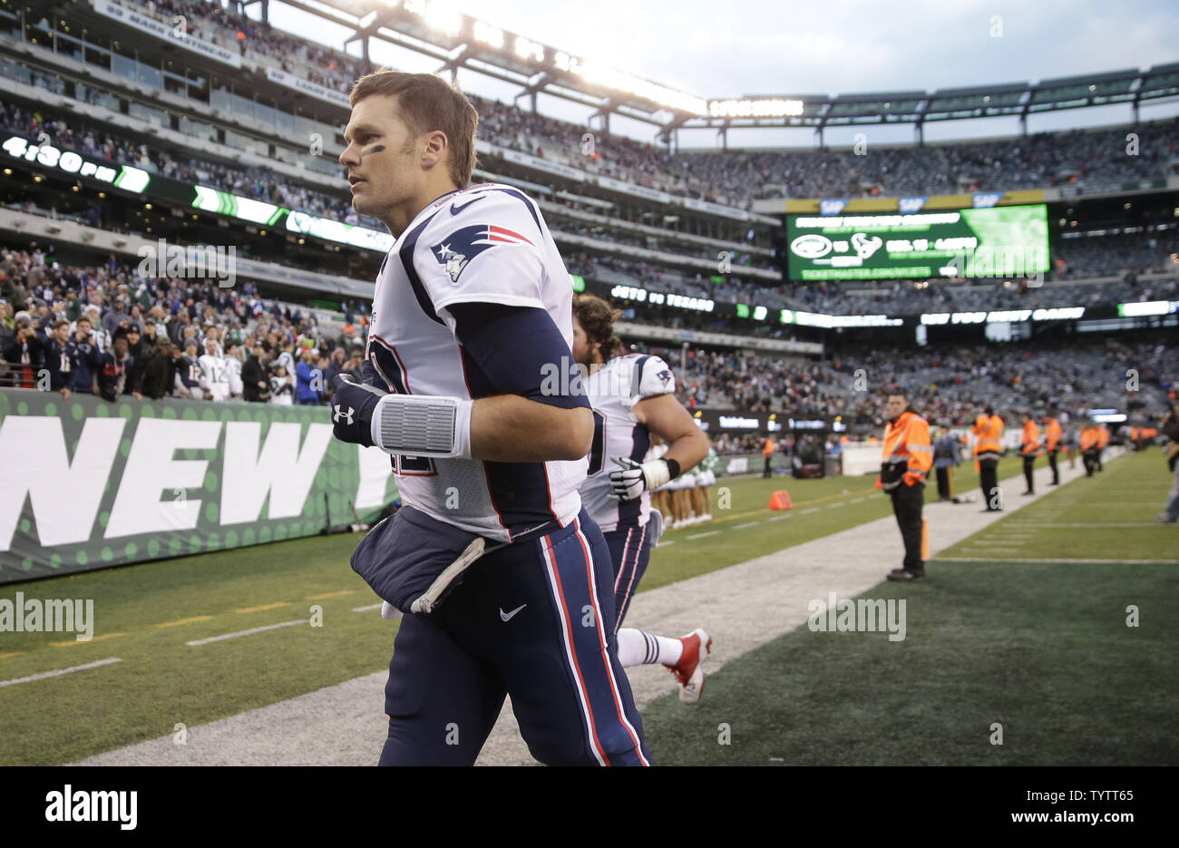 New England Patriots quarterback Tom Brady throws a pass against the New  York Jets at Giants Stadium in East Rutherford, New Jersey on September 9,  2007. (UPI Photo/John Angelillo Stock Photo - Alamy