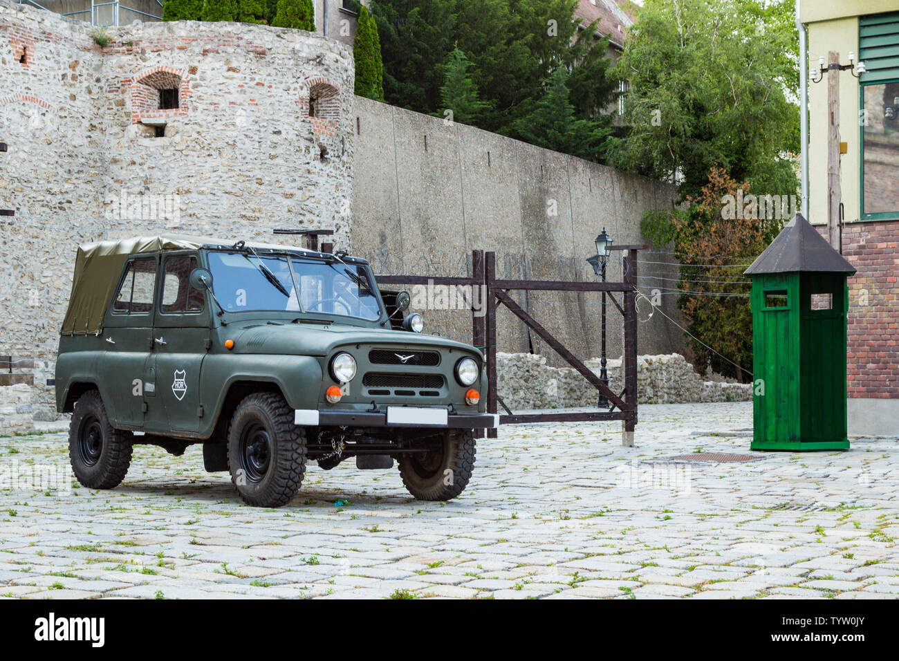 Street exhibition with UAZ-469 off-road vehicle and green guard booth in remembrance of Pan-European Picnic 1989, Sopron, Hungary Stock Photo