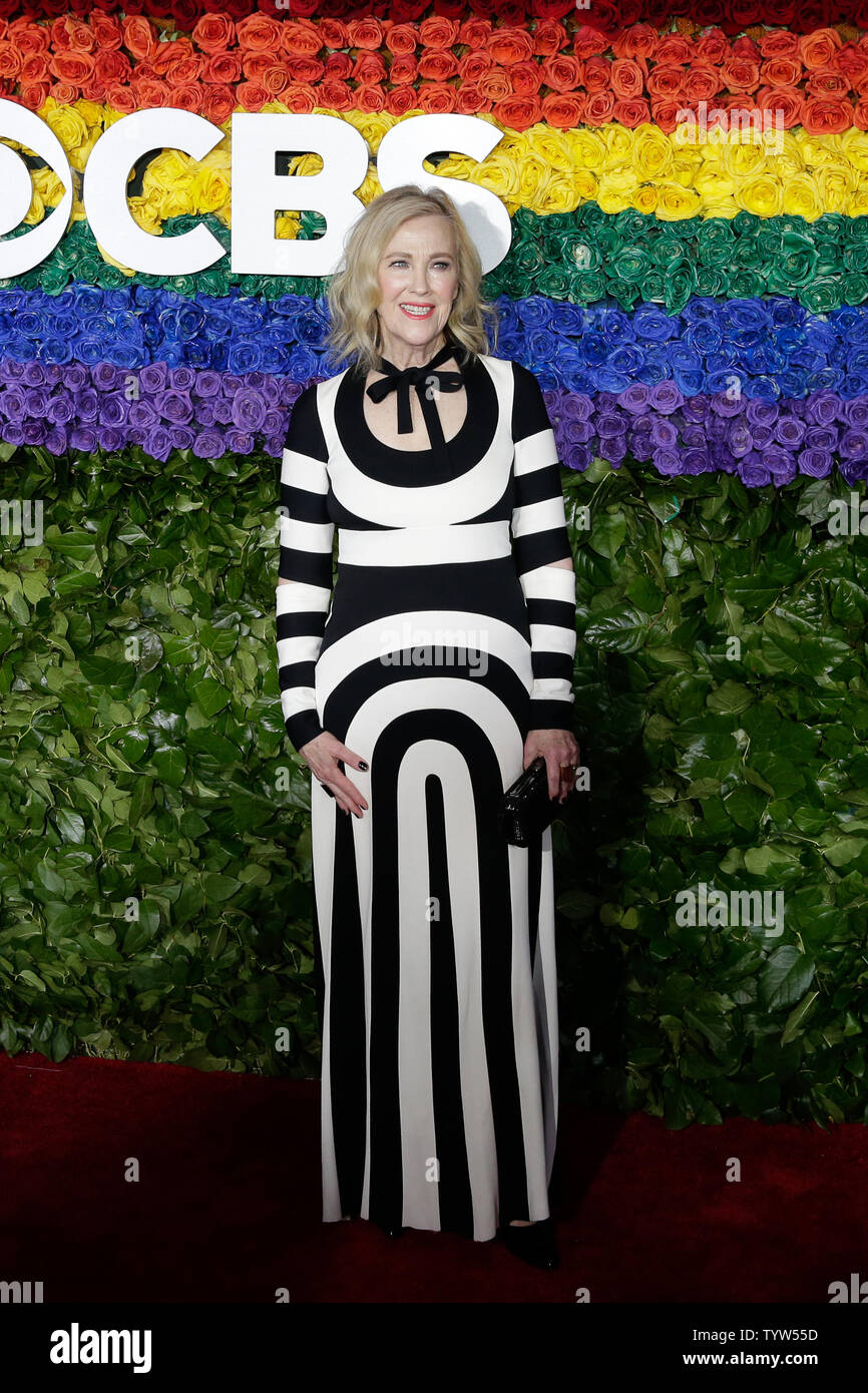 Catherine O'Hara arrives on the red carpet at The 73rd Annual Tony