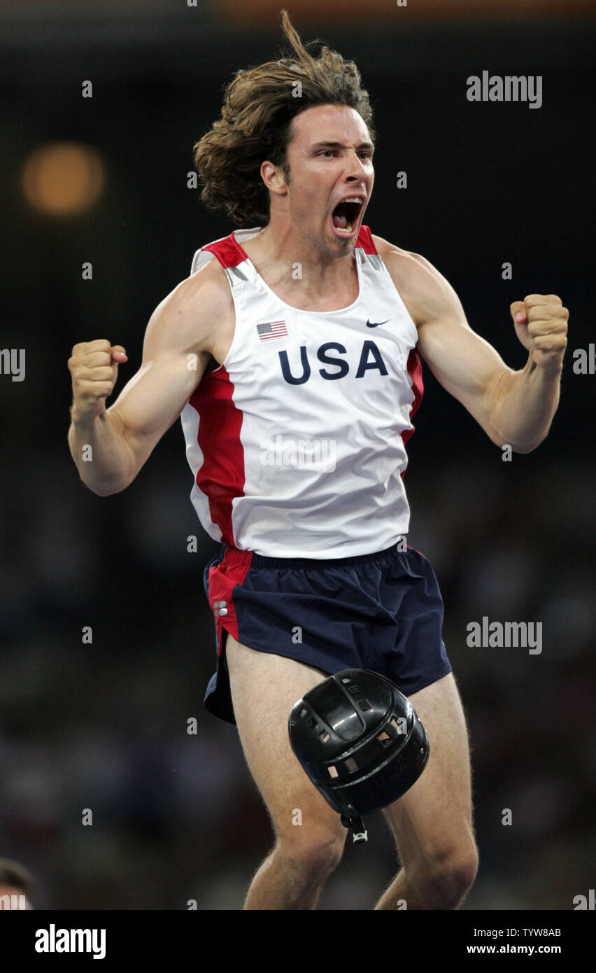 Finishes in the pole vault hires stock photography and images Alamy