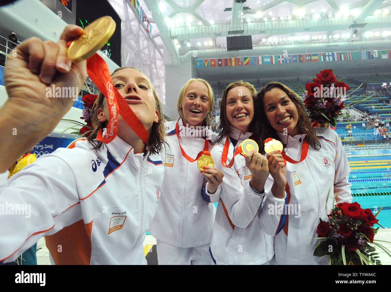 Page 2 Womens 4x100m Freestyle High Resolution Stock Photography And Images Alamy 