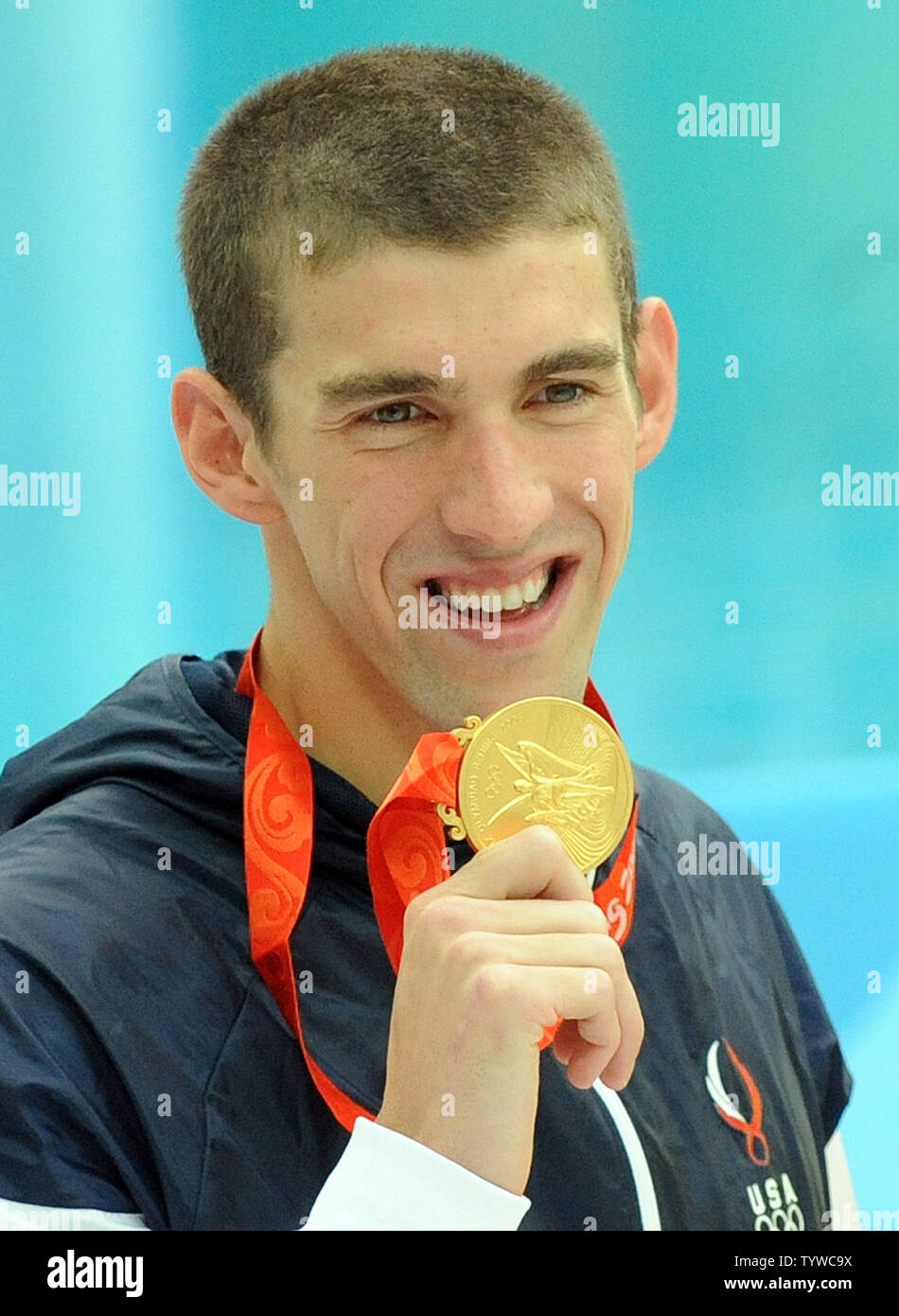 USA's Michael Phelps holds up his 7th gold medal won in the Men's 100M Butterfly final at the National Aquatic Center (Water Cube) during the 2008 Summer Olympics in Beijing, China, on August 16, 2008. Phelps is tied with Mark Spitz, the swimmer who set the record for 7 gold medals in a single Olympics in Munich, 1972.   (UPI Photo/Roger L. Wollenberg) Stock Photo