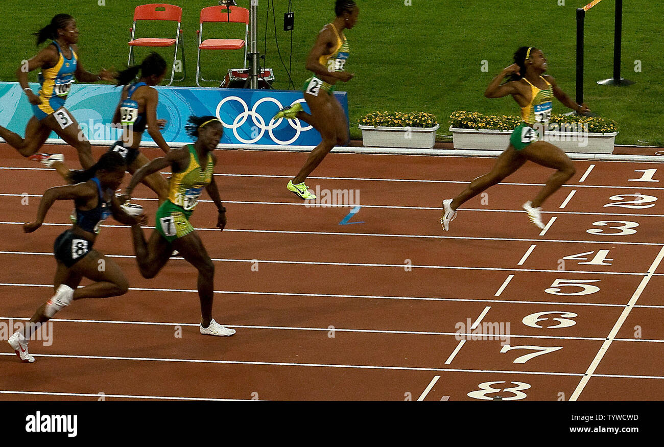 Jamaica's Shelly-Ann Fraser (R) sprints to the finish line to win gold in the Olympic Women's Marathon event in 10.78 in Beijing August 17, 2008.  Shelly-Anne beat (Top to Bottom lanes) teammate Sherone Simpson (2), Bahamas' Debbie Ferguson-McKenzie (3), USA's Muna Lee (5), teammate Kerron Stewart (7) and USA's Lauryn Williams (8).  Simpson and Stewart tied at 10.98 for silver, with Williams taking the bronze in 11.03.   (UPI Photo/Stephen Shaver) Stock Photo