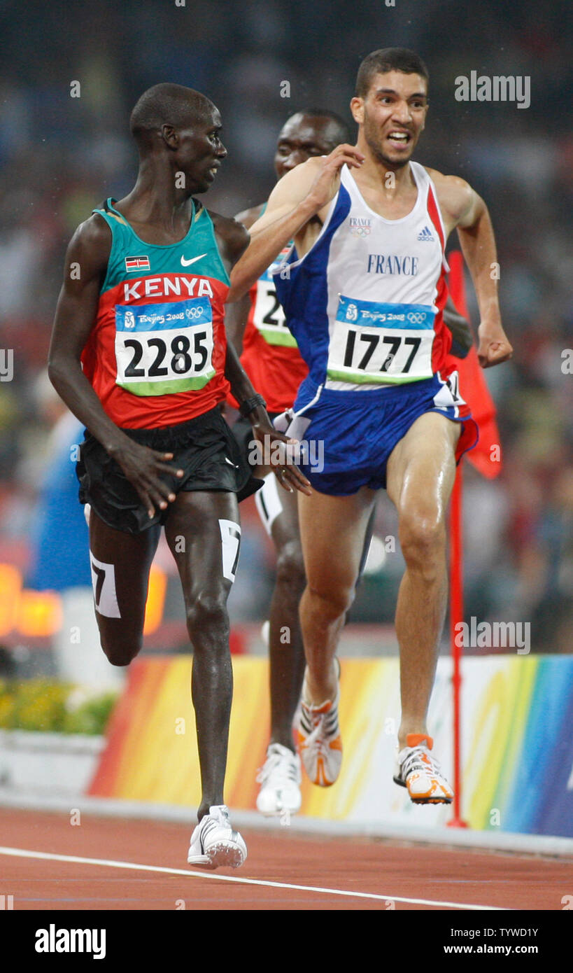 Keyna's Brimin Kiprop Kipruto (2285), gold medal winner with a time of 8:10.34, checks out the competition in the homestretch of the 3000m steeplechase at the Summer Olympics in Beijing on August 18, 2008. At right is silver medalist Mahiedine Mekhissi-B of France with a time of 8:10.49 and behind bronze medalist Richard Kipkemboi Mateelong at 8:11.01.  (UPI Photo/Terry Schmitt) Stock Photo