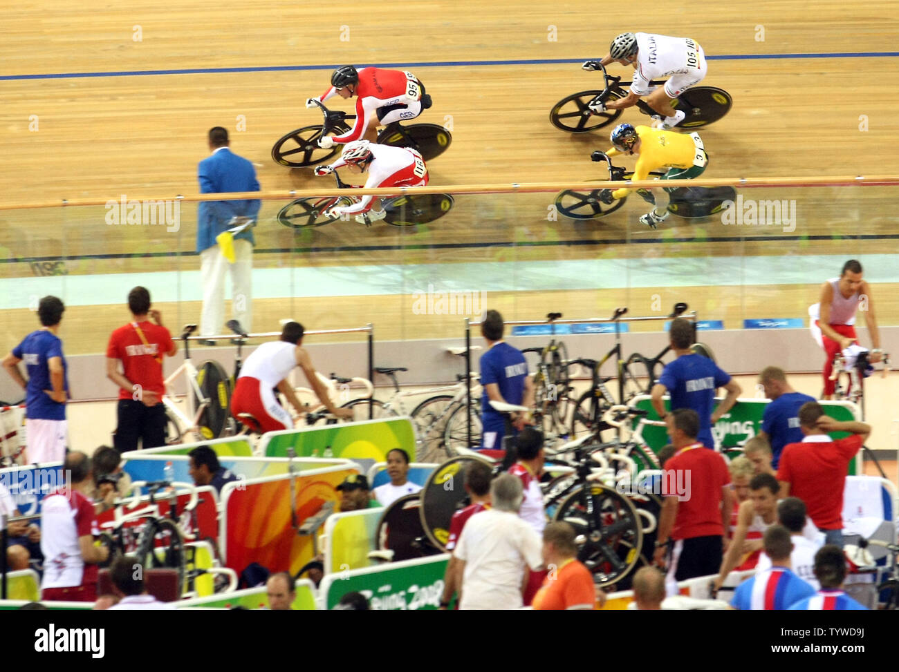 Cyclists sprint during the 200-lap Olympic men's Madison final at the Laoshan velodrome in Beijing August 19, 2008.  Argentina won gold with eight points, with Spain taking silver with seven points and Russia the bronze with six points.   (UPI Photo/Stephen Shaver) Stock Photo