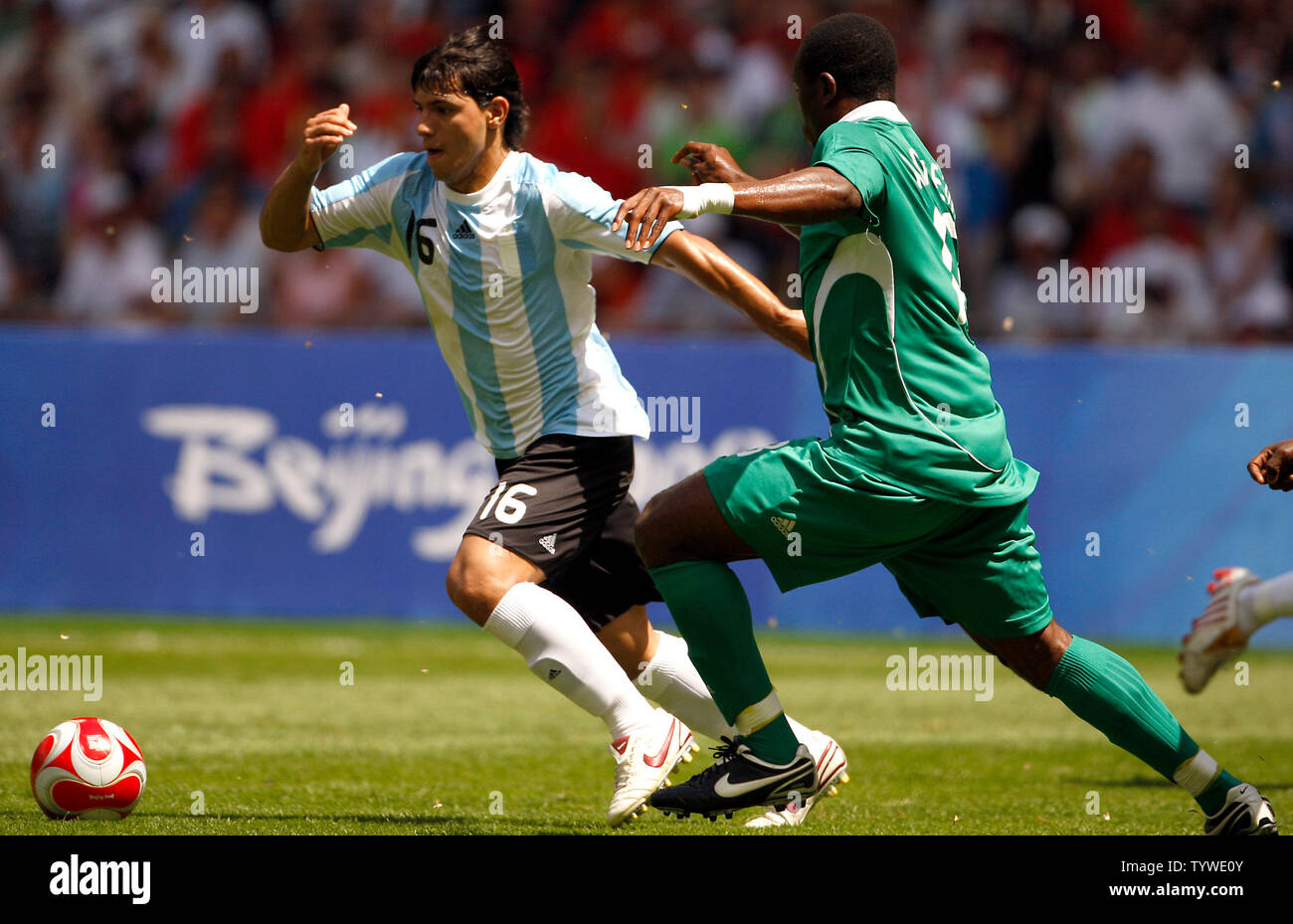 Argentina's Sergio Aguero (C) is trapped by   Nigeria's Olubayo Adefemi (L) and teammate Onyekachi Apam during the men's football final in the Beijing 2008 Olympic Games August 23, 2008.  Argentina won 1-0 for the gold, while Nigeria settled for the silver and Brazil the bronze.  (UPI Photo/Stephen Shaver) Stock Photo
