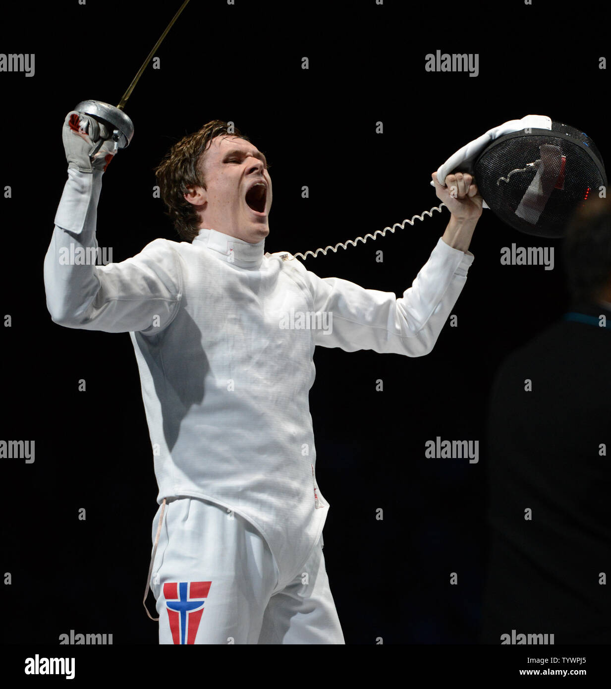 Mens individual epee hires stock photography and images Alamy