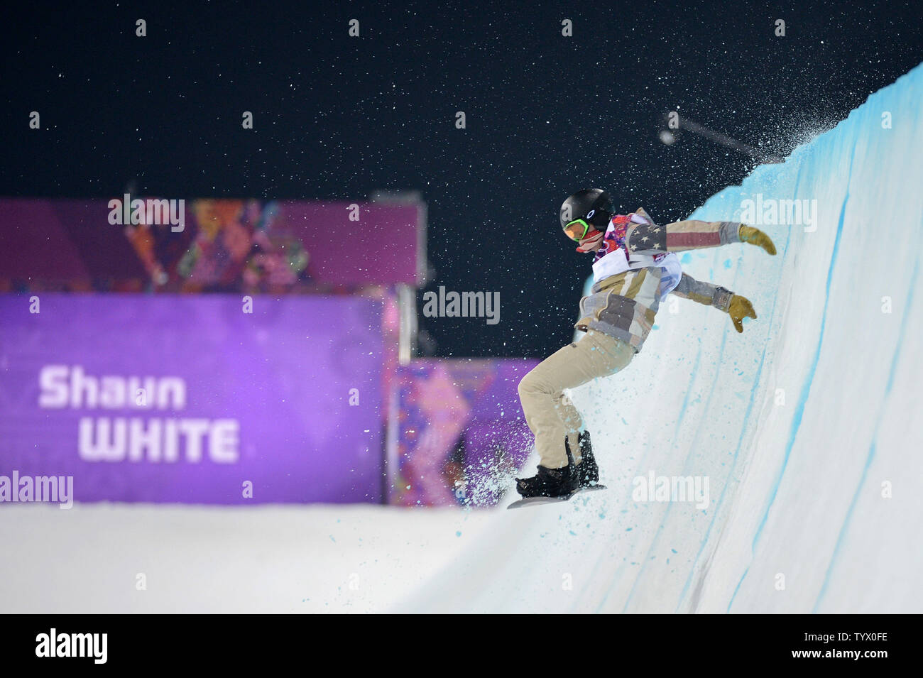 https://c8.alamy.com/comp/TYX0FE/united-states-shaun-white-falls-during-his-first-run-in-the-mens-snowboard-halfpipe-at-the-sochi-2014-winter-olympics-on-february-10-2014-in-krasnaya-polyana-russia-white-finished-fourth-overall-upikevin-dietsch-TYX0FE.jpg