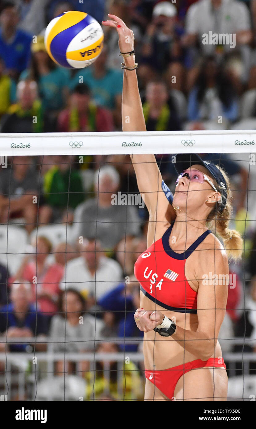 America S Kerri Walsh Jennings Returns Against Australia In Their Preliminary Beach Volleyball Match At The 16