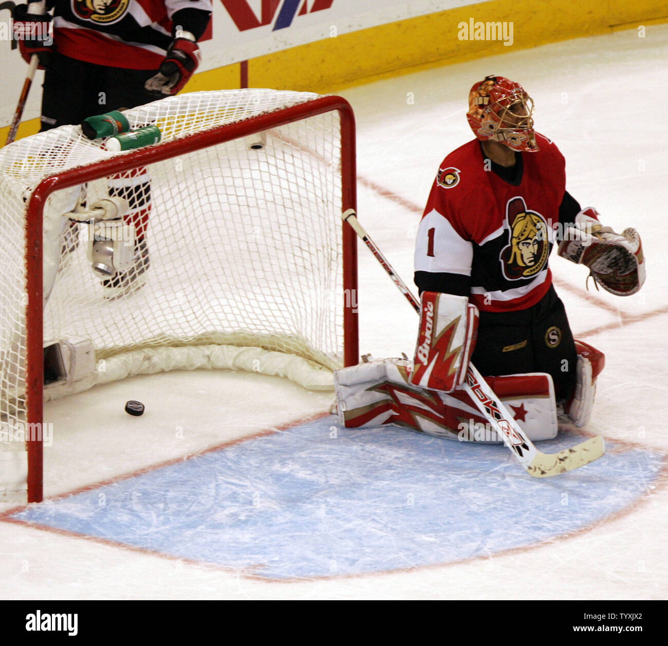 Ottawa Senators goalie Ray Emery (1) makes a pads save against the